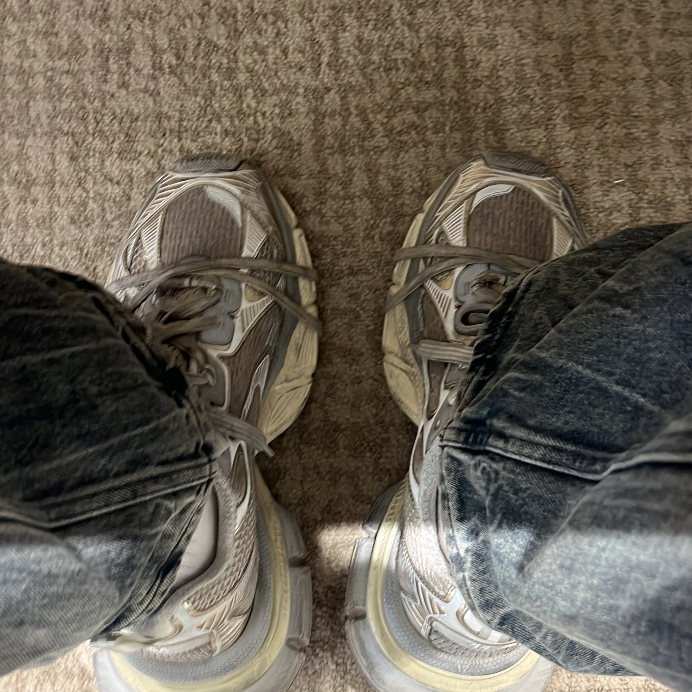 Balenciaga 3XL Sneakers Light Beige 착용 스타일
