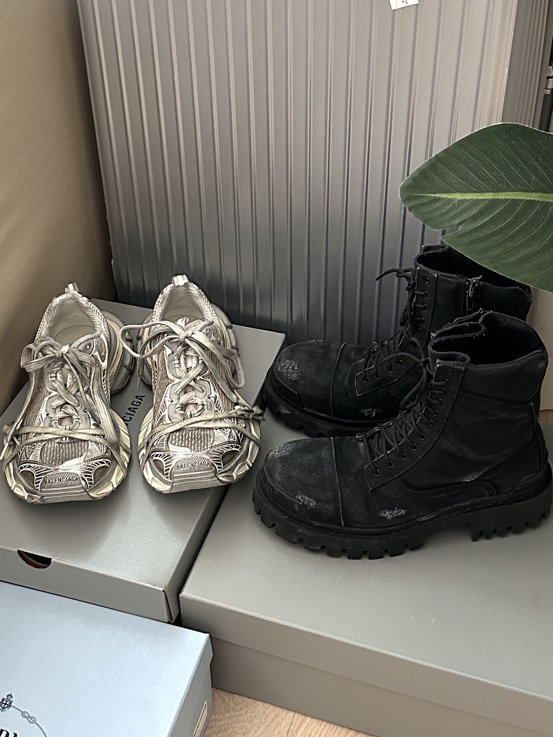 Balenciaga 3XL Sneakers Light Beige, Undermycar Leachianus Multiple Tangles Double Logo Chain Down Blue - 23SS 착용 스타일 - 2