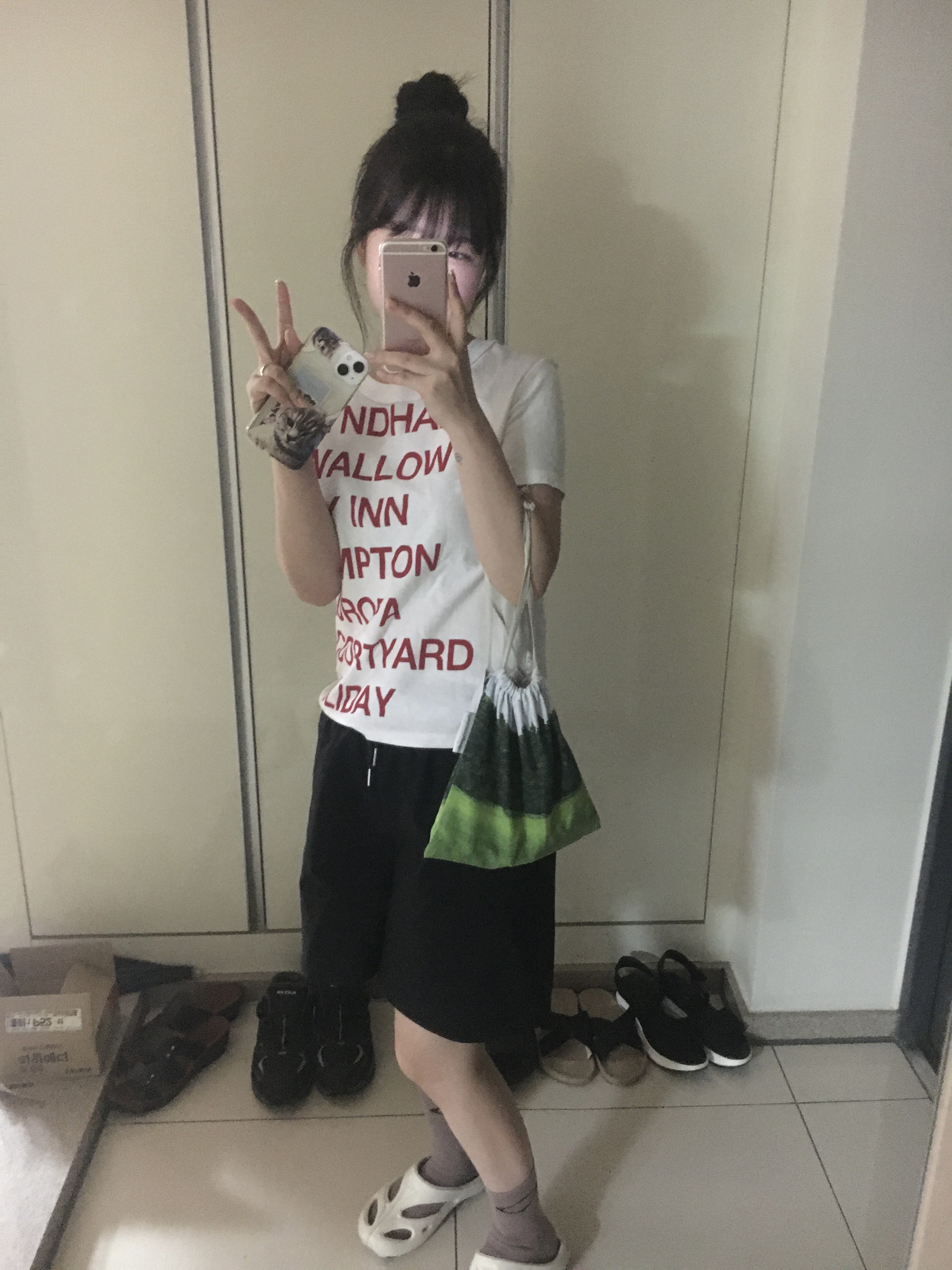 [KREAM 단독] Safarispot Women 1/2 Highway Inn T-Shirt White Red 착용 스타일