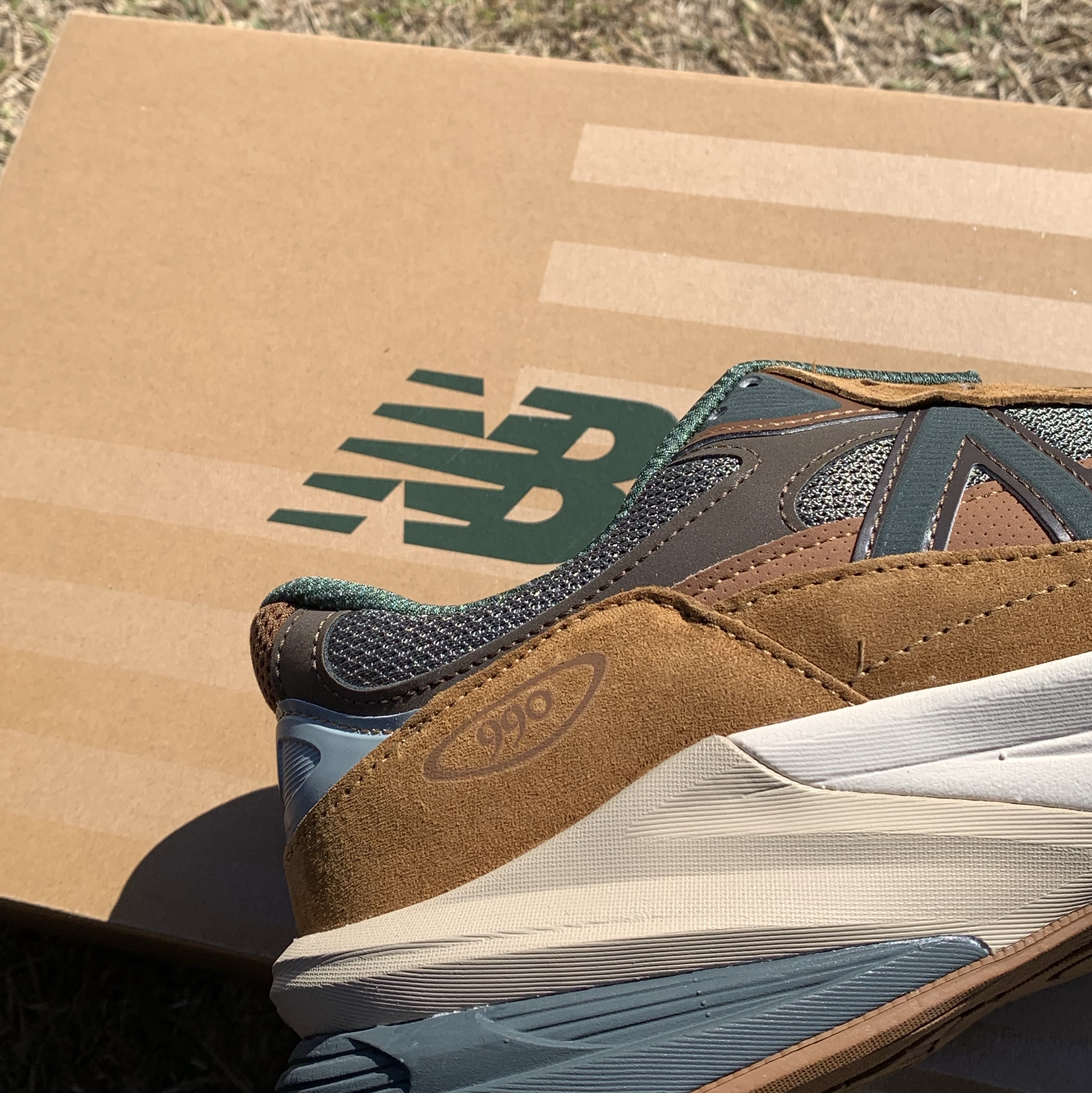 New Balance x Carhartt WIP 990v6 Made in USA Hamilton Brown Military Green 착용 스타일 - 5