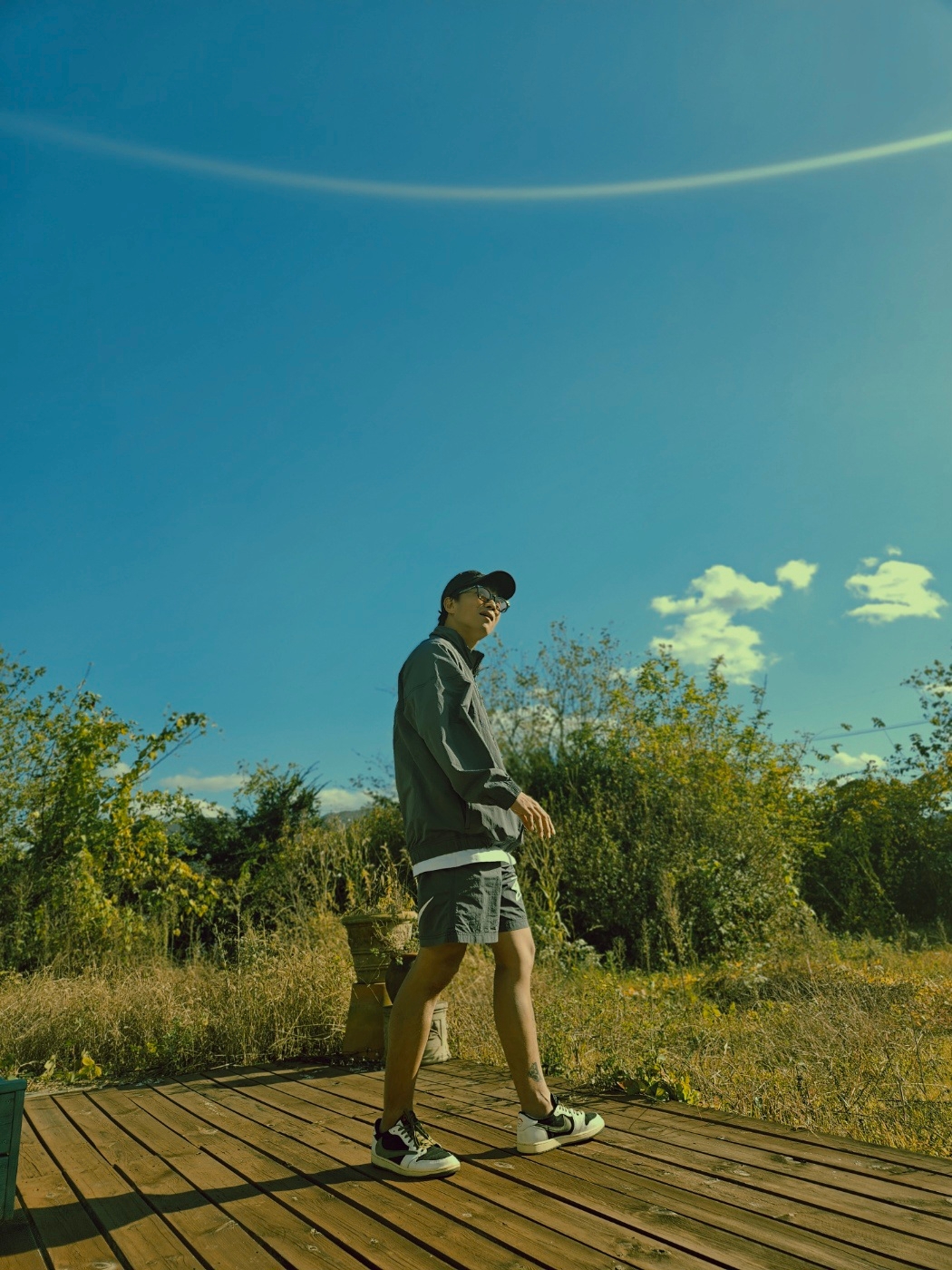 Nike x Stussy Windrunner Jacket Off Noir, Nike x Stussy Water Shorts Off Noir 착용 스타일 - 2