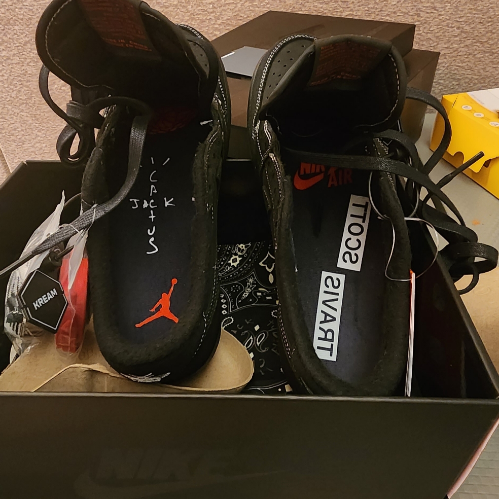 Jordan 1 x Travis Scott Retro Low OG SP Black Phantom 착용 스타일