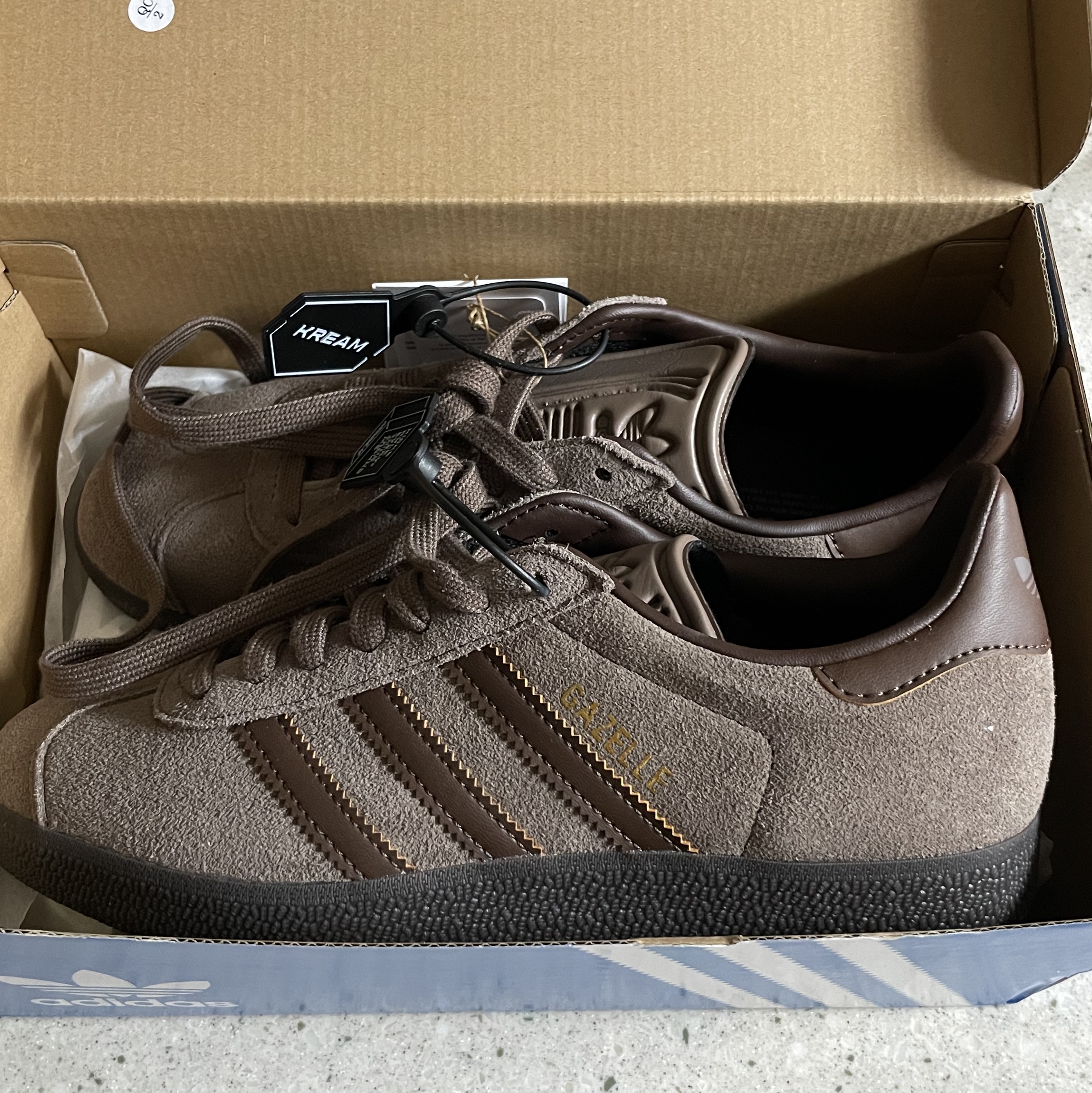 Adidas Gazelle Earth Strata Brown Gum 착용 스타일 - 3