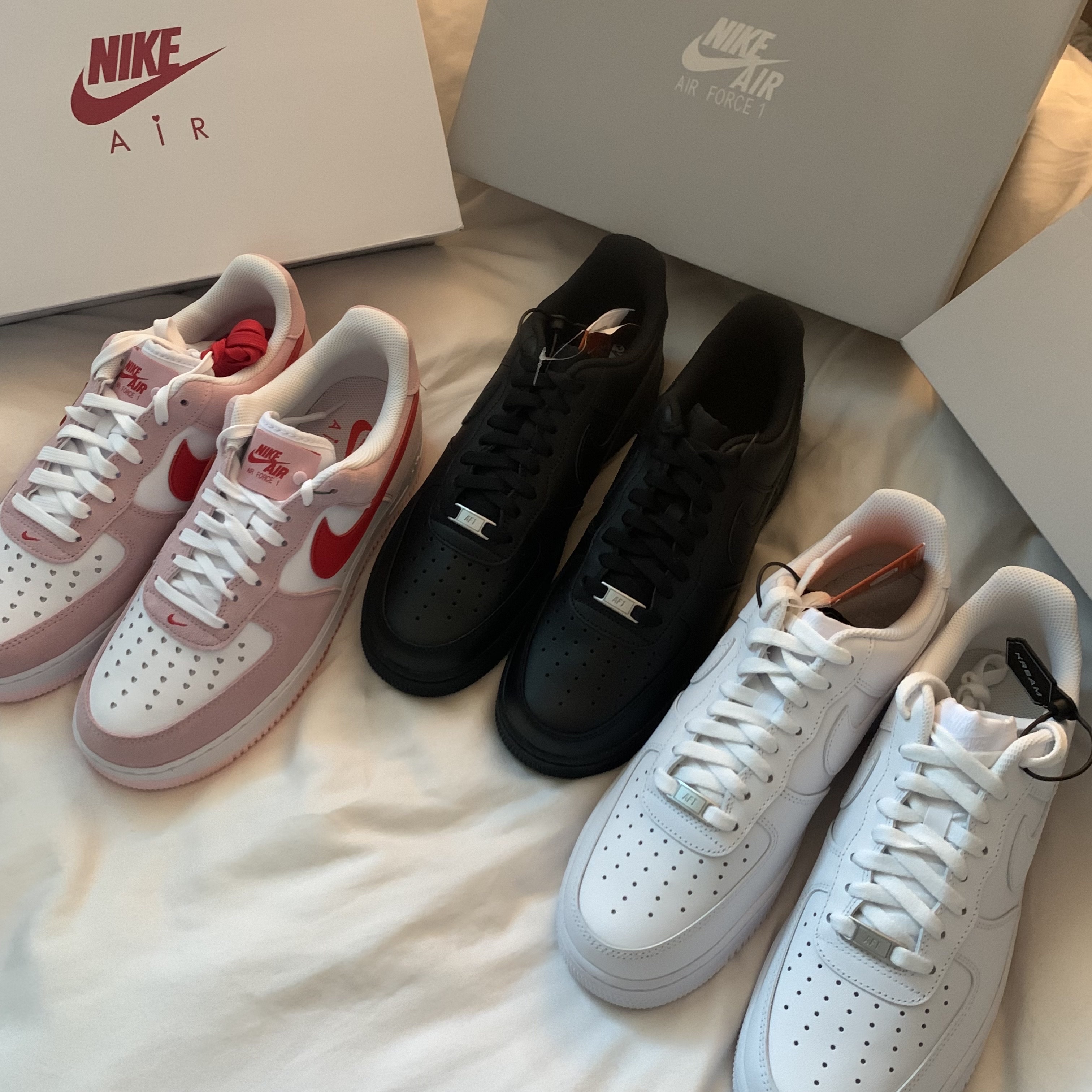 Nike Air Force 1 '07 QS Valentine's Day, Nike Air Force 1 '07 Low Triple Black 착용 스타일
