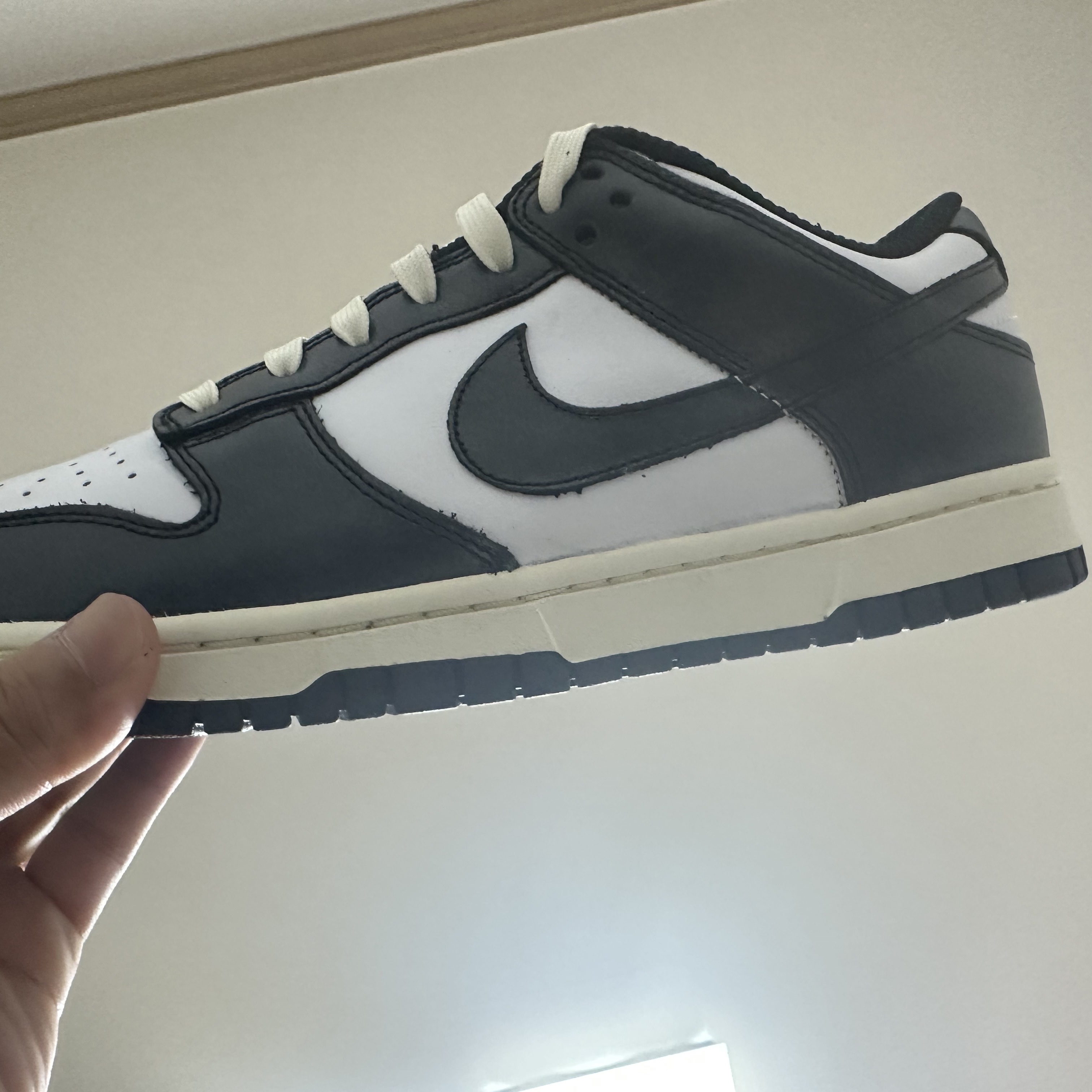 (W) Nike Dunk Low Vintage Black and White 착용 스타일