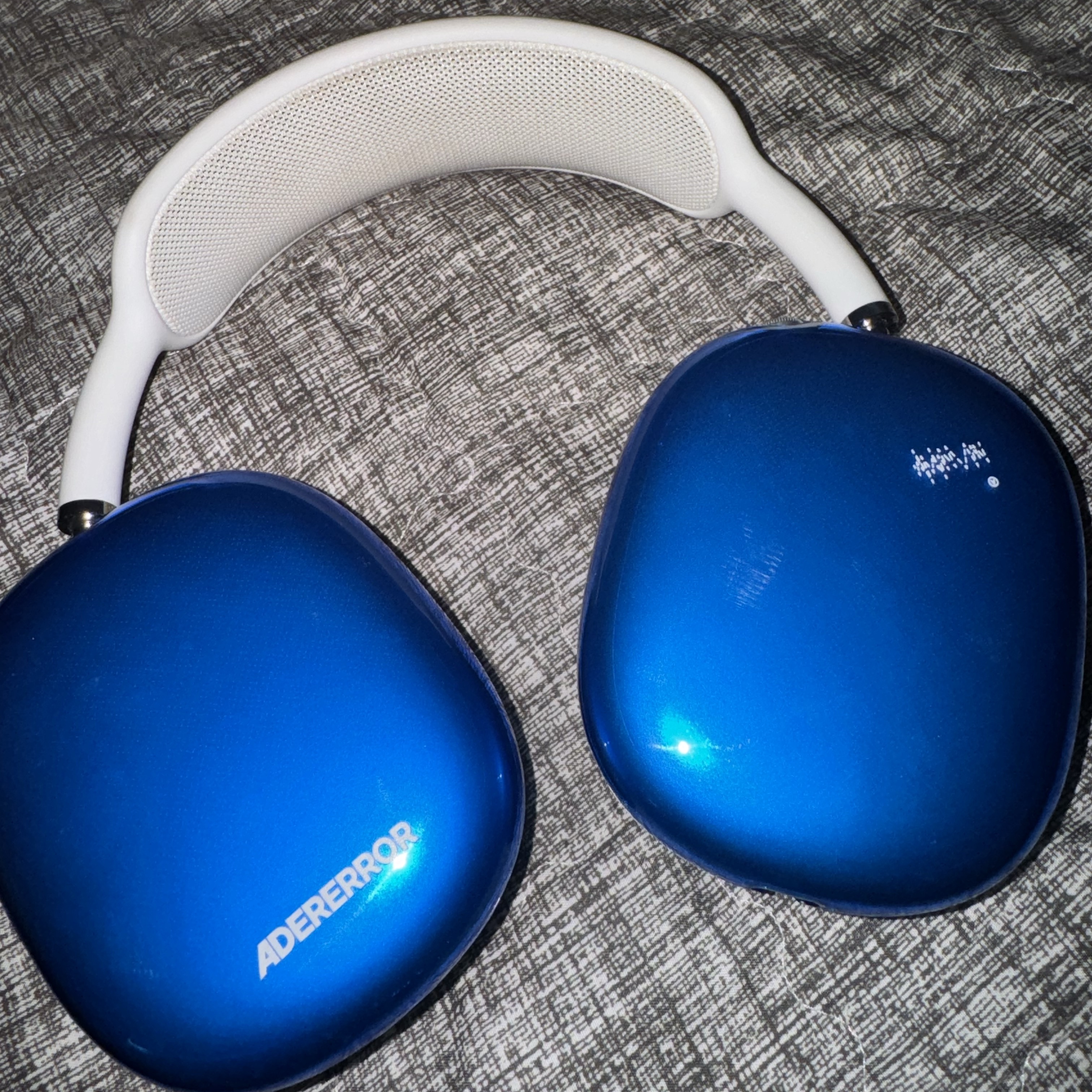 Ader Error Standic AirPods Max Case Z-Blue 착용 스타일 - 1