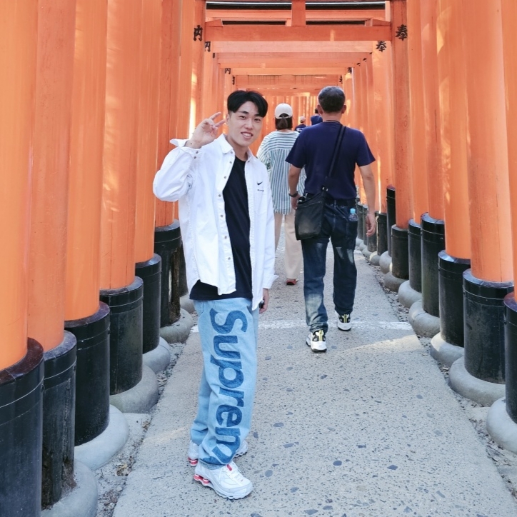 Supreme x Nike Cotton Twill Shirt White - 21SS, Supreme Inset Logo Jean Washed Blue - 22SS 착용 스타일