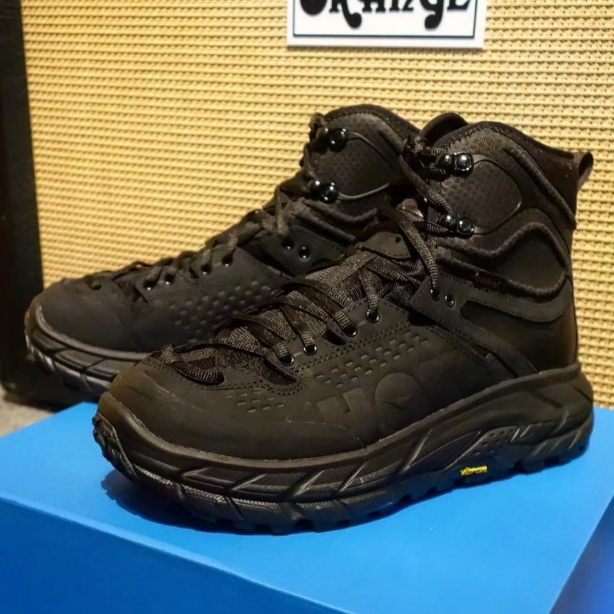 Hoka Tor Ultra Hi WP Black 2018, The North Face Retro 1986 Futurelight Mountain Jacket Dusty Rose 착용 스타일 - 2