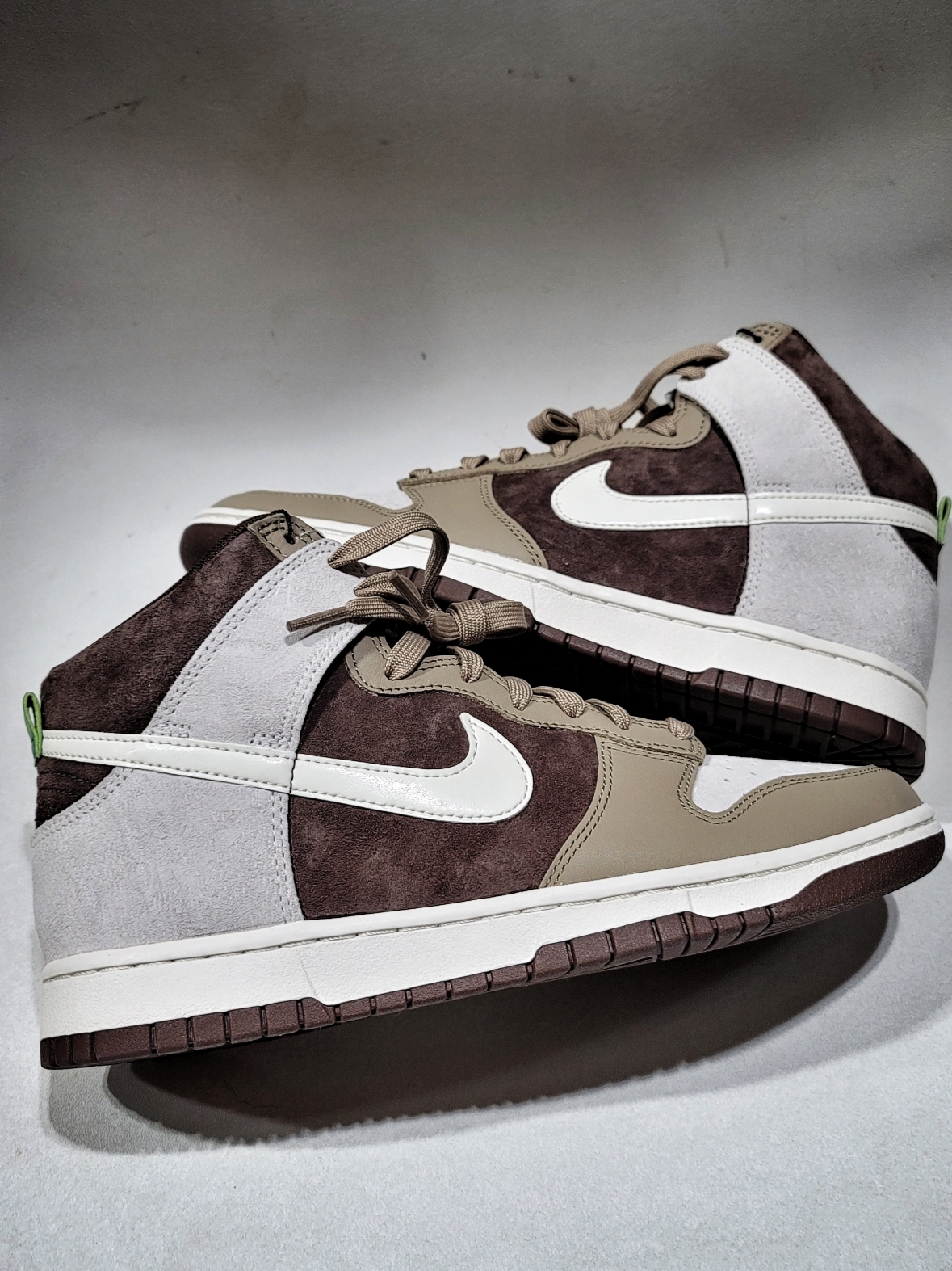 Nike Dunk High Retro PRM Light Chocolate 착용 스타일 - 2