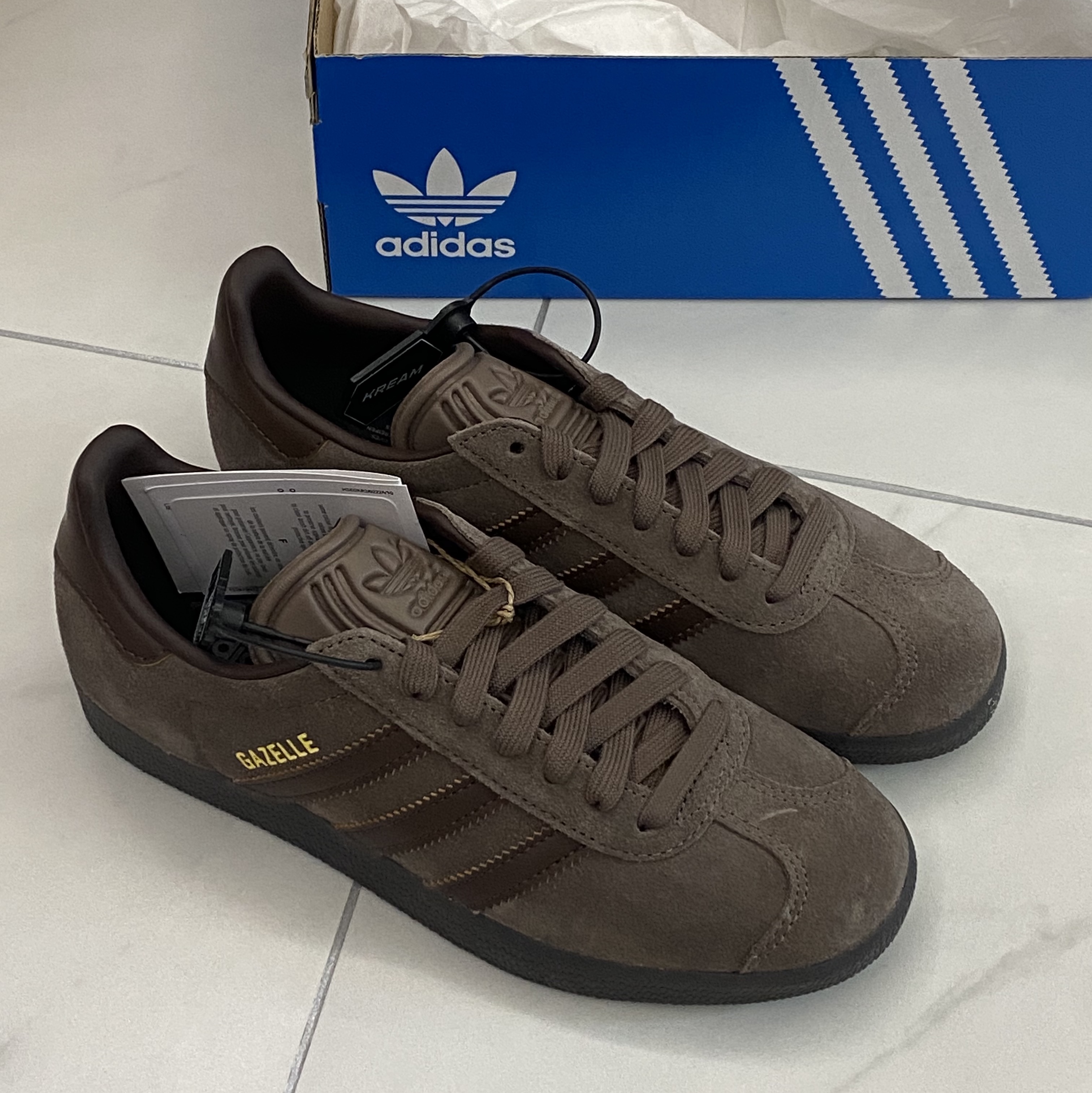 Adidas Gazelle Earth Strata Brown Gum 착용 스타일