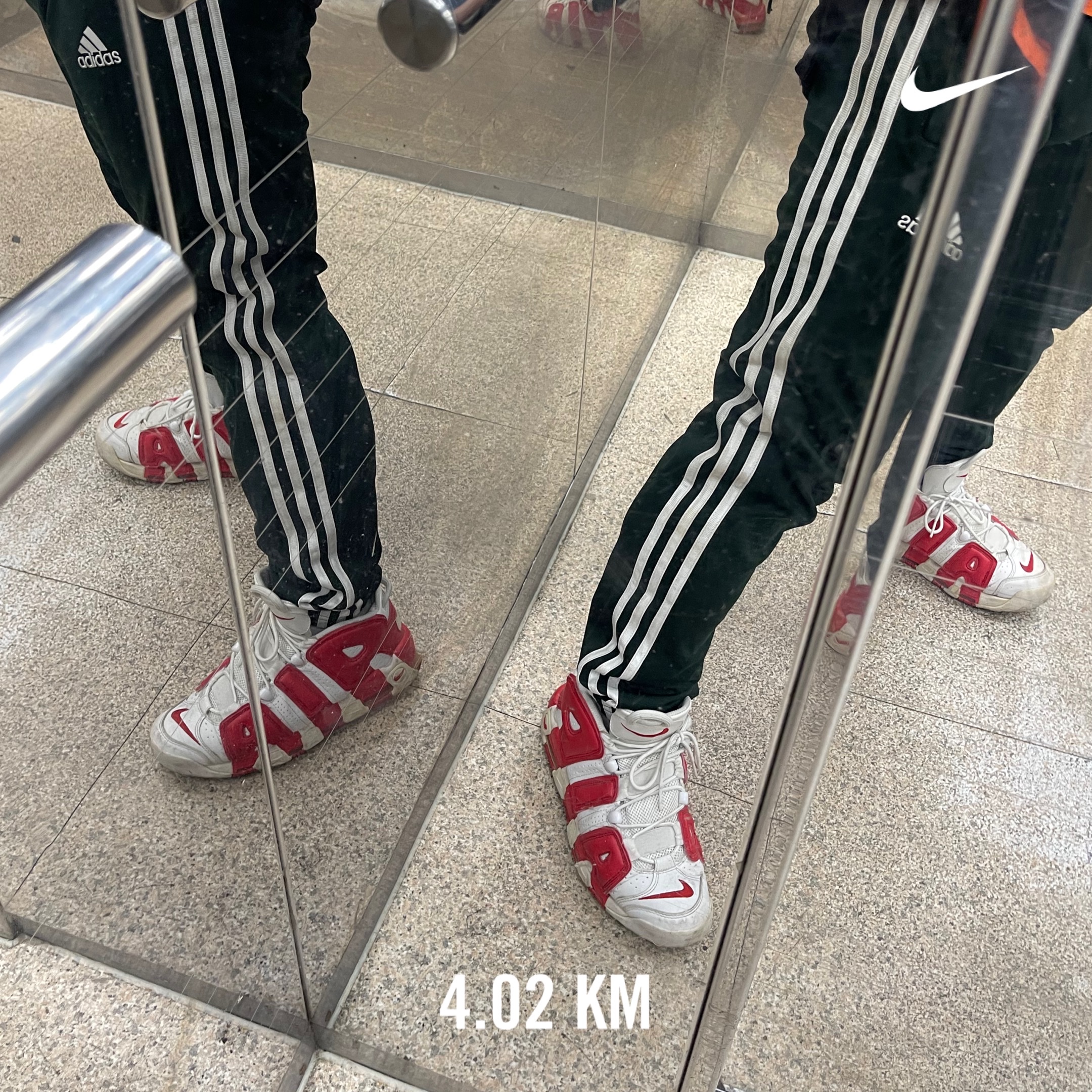 Nike Air More Uptempo Varsity Red 착용 스타일