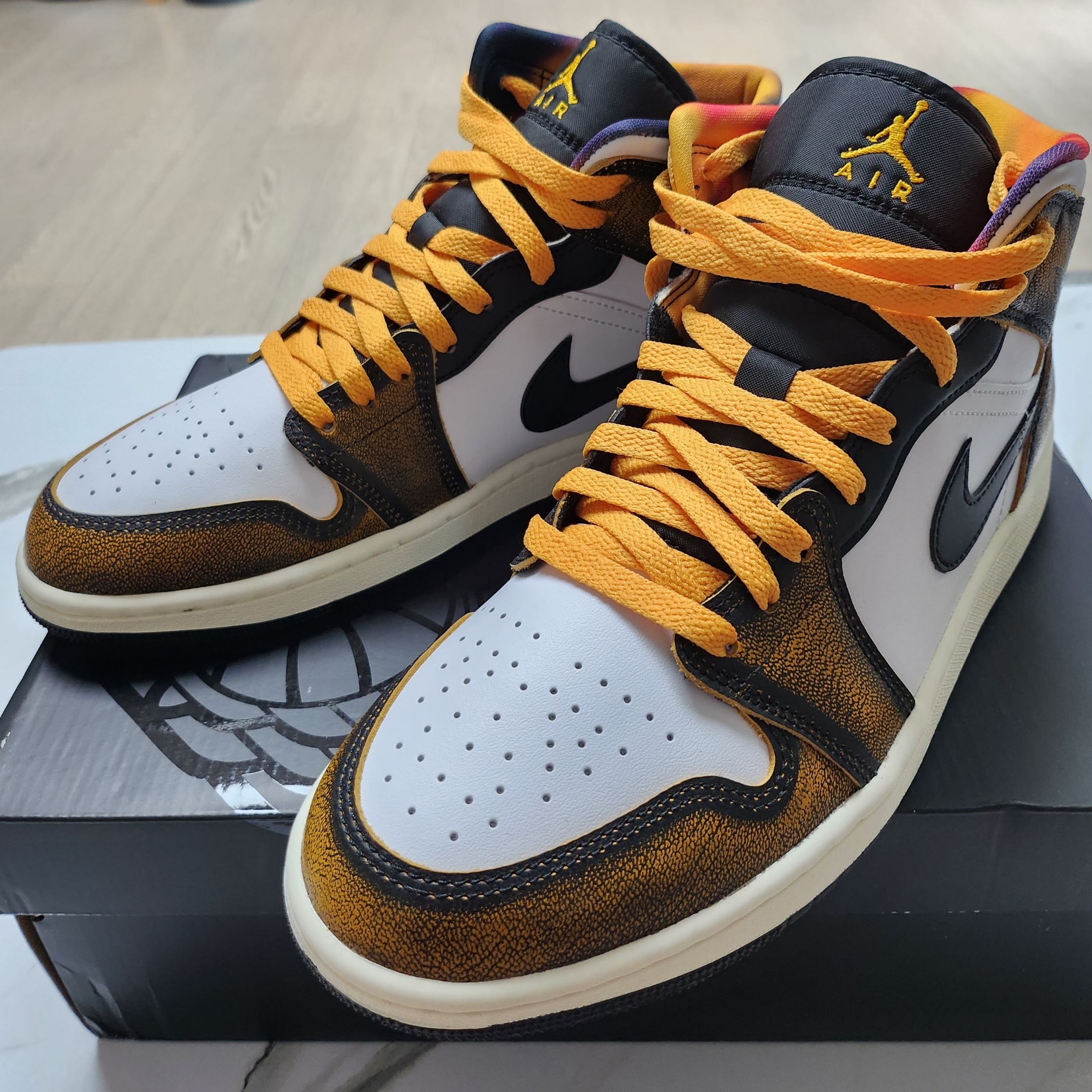 Jordan 1 Mid SE Taxi 착용 스타일 - 2