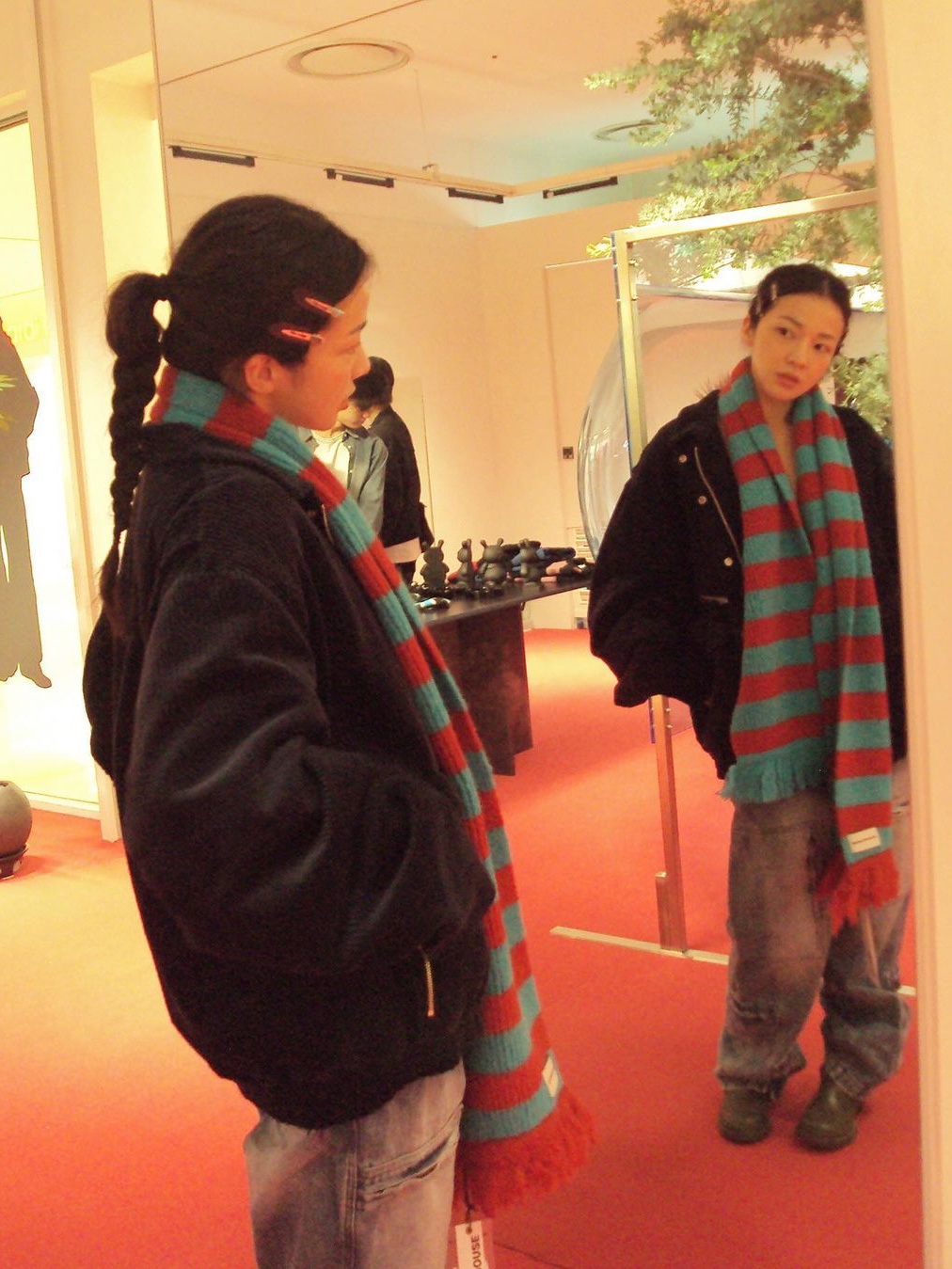 Thevinylhouse Mohair Striped Scarf Red, Thevinylhouse Corduroy Blouson Navy 착용 스타일