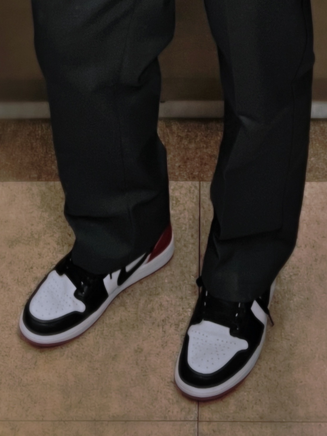 Jordan 1 Retro Low OG Black Toe 착용 스타일 - 2
