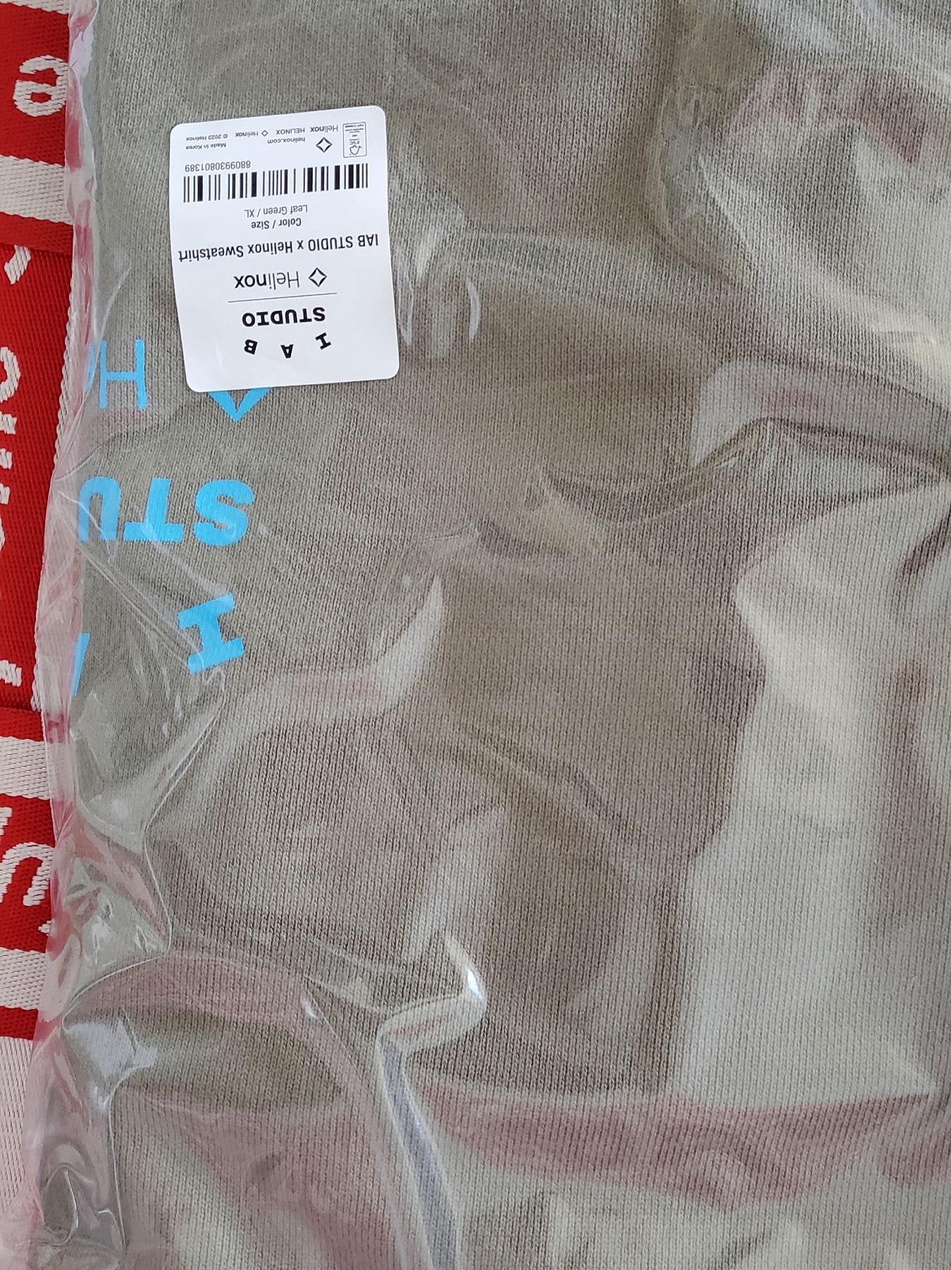 IAB Studio x Helinox Sweatshirt Leaf Green 착용 스타일