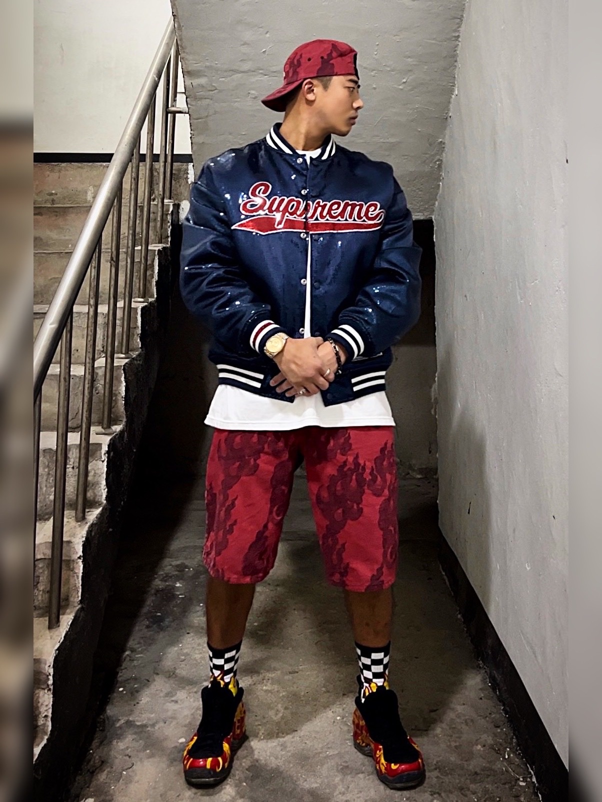 Supreme Flames Jacquard Denim Camp Cap Washed Red - 23SS, Supreme Flames Jacquard Baggy Denim Shorts Washed Red - 23SS 착용 스타일 - 1