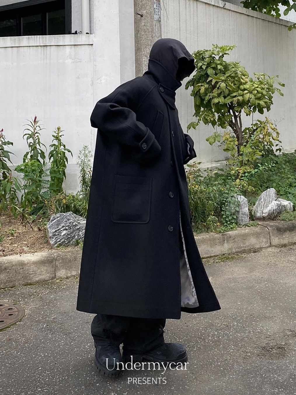 Undermycar Legion.02 Balmacaan Oversized Wool Coat Black, Undermycar Legion.02 Balmacaan Oversized Wool Coat Khaki 착용 스타일 - 1
