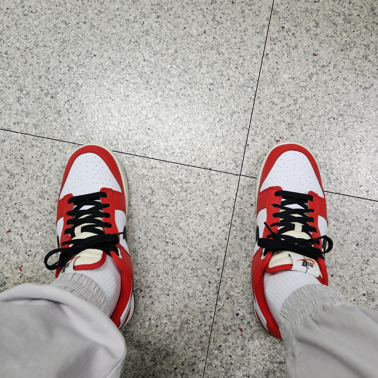Nike Dunk Low Retro PRM University Red Black 착용 스타일