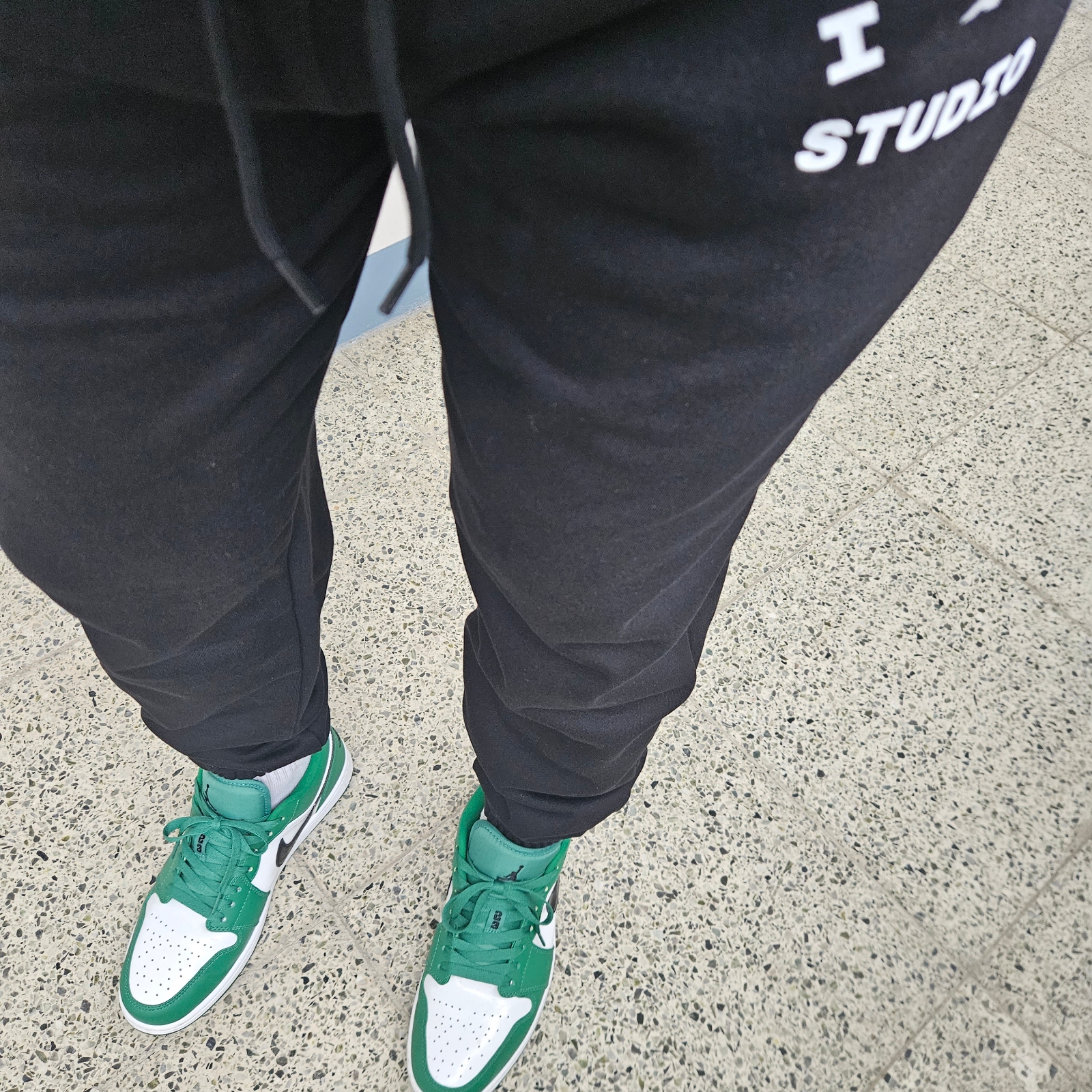 IAB Studio Sweatpants Black White - 23SS, Jordan 1 Low Pine Green 착용 스타일
