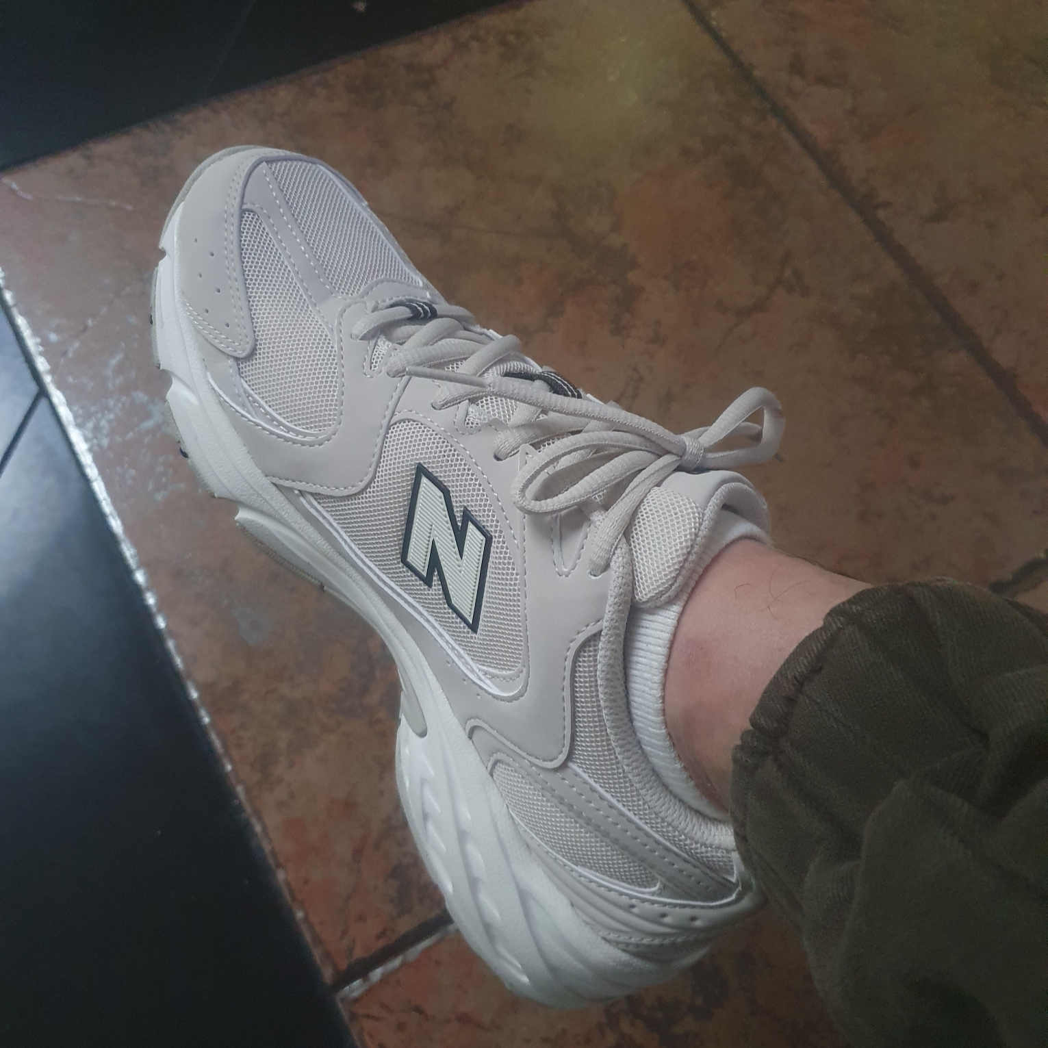 New Balance 530 Ivory 착용 스타일 - 1