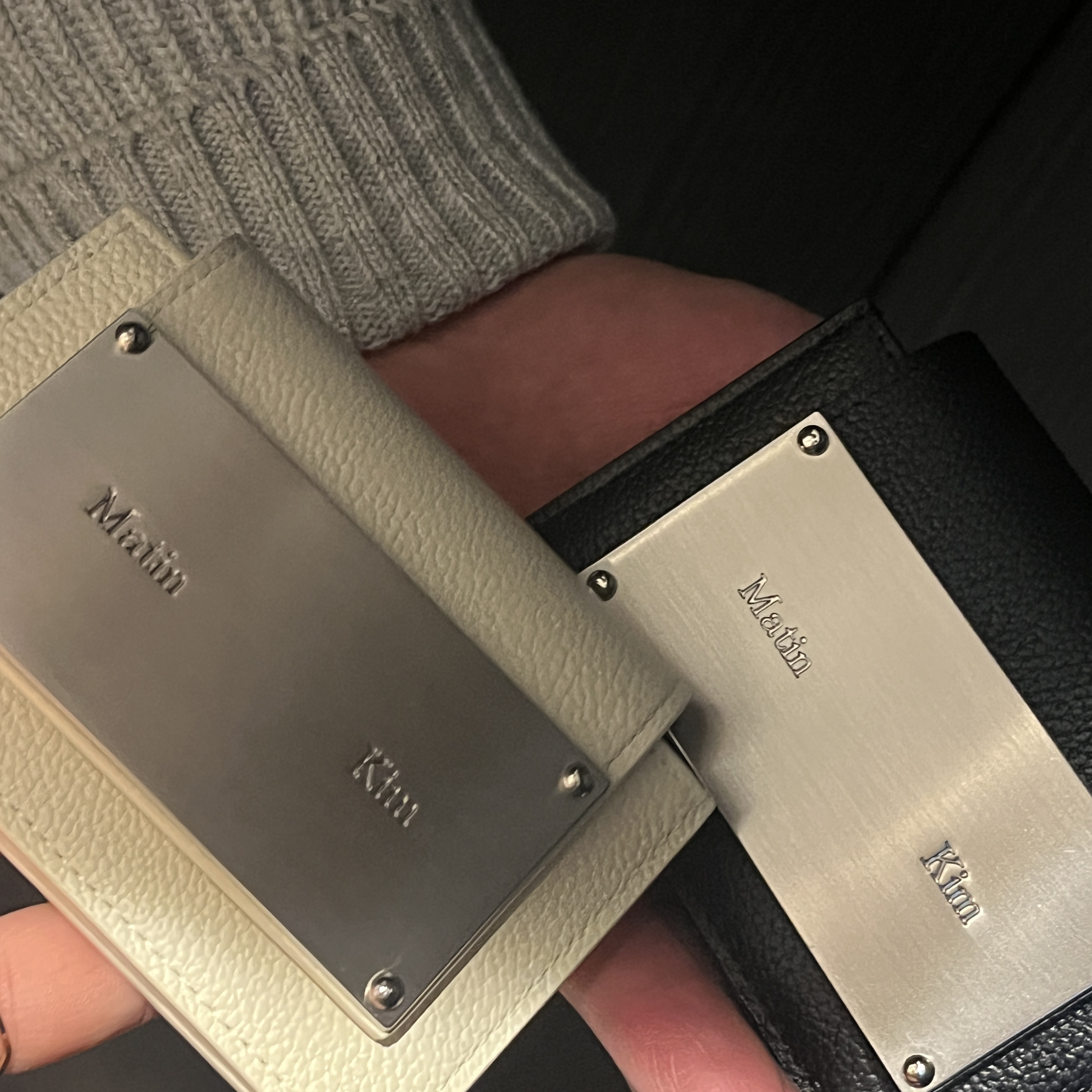 Matin Kim Accordion Wallet White, Matin Kim Accordion Wallet Black 착용 스타일