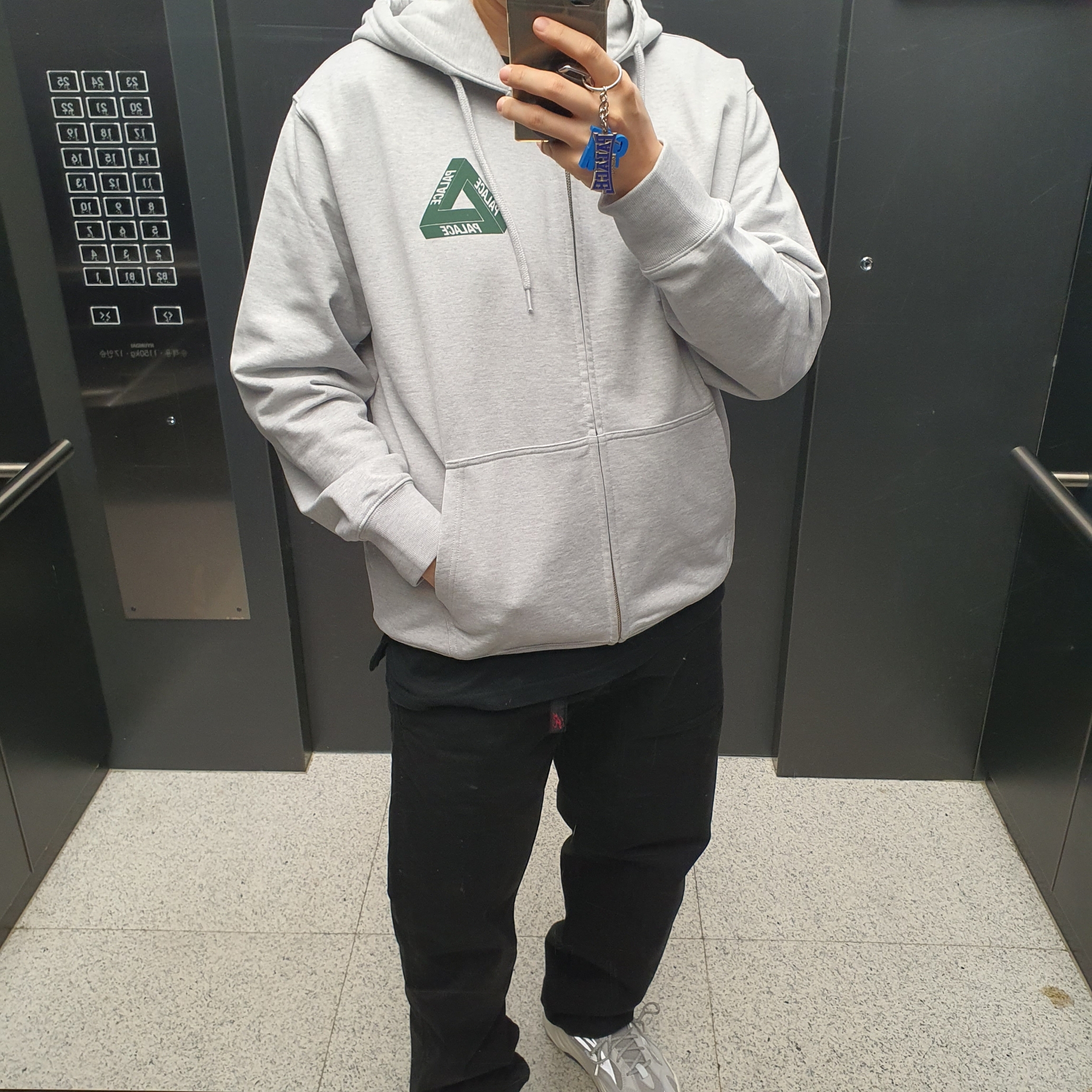 Adidas Yeezy Boost 700 V2 Static 2022, Palace Tri-Puff Print Zip Hood Grey Marl - 23SS 착용 스타일