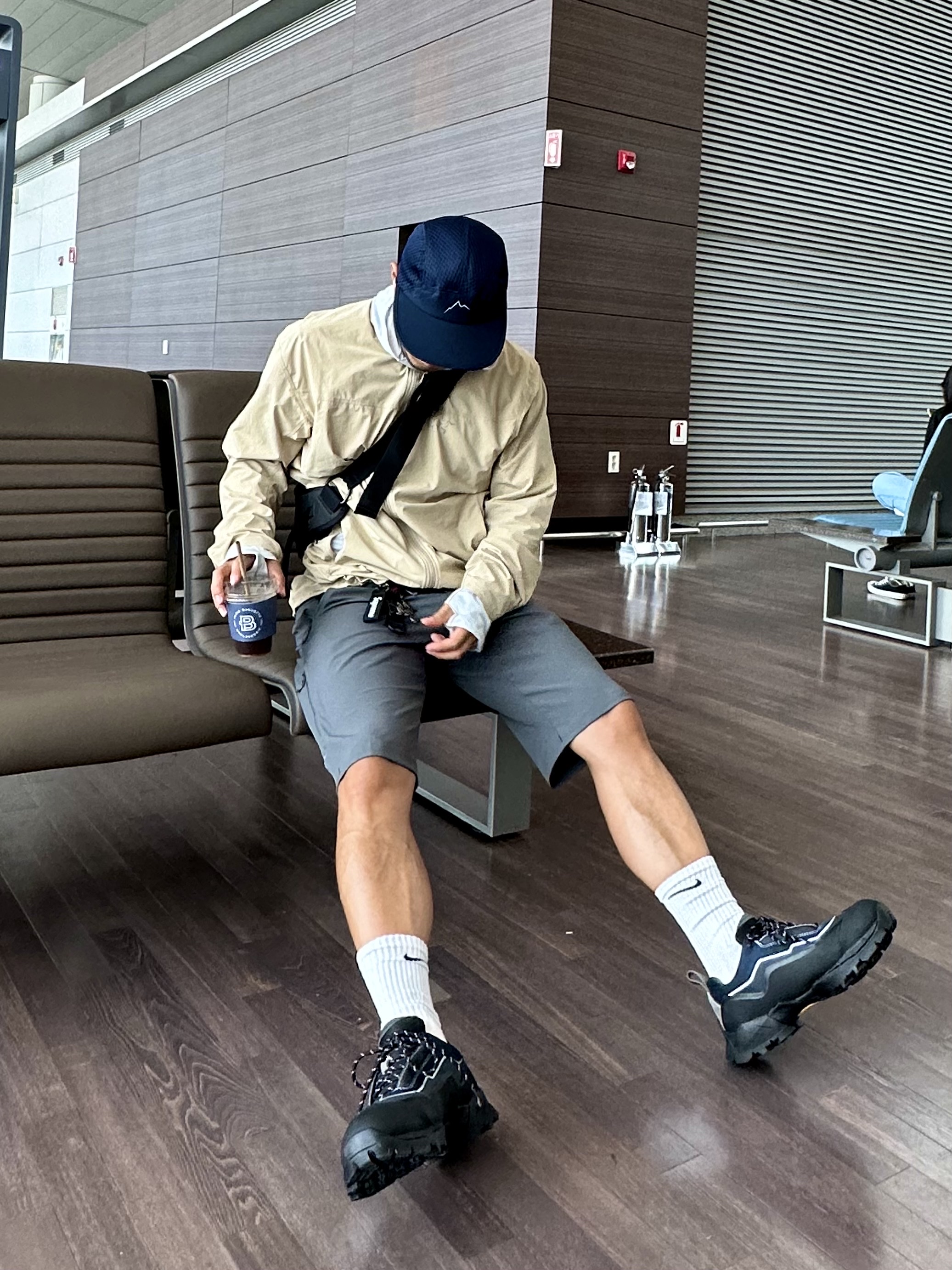 Roa Hiking x J.L-A.L Katharina Blue, Supreme Webbing Keychain Black - 23SS 착용 스타일