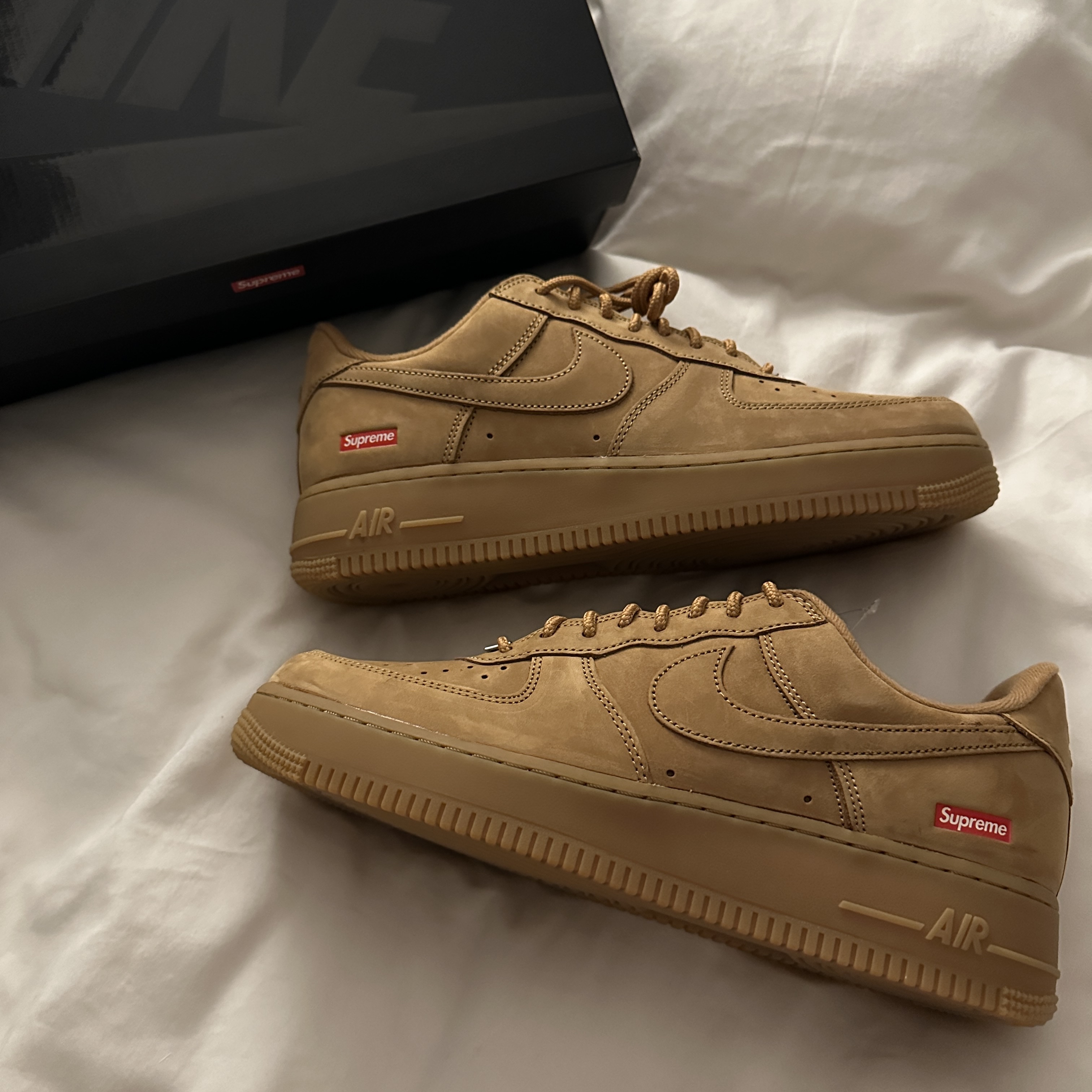 Nike x Supreme Air Force 1 Low Flax 착용 스타일