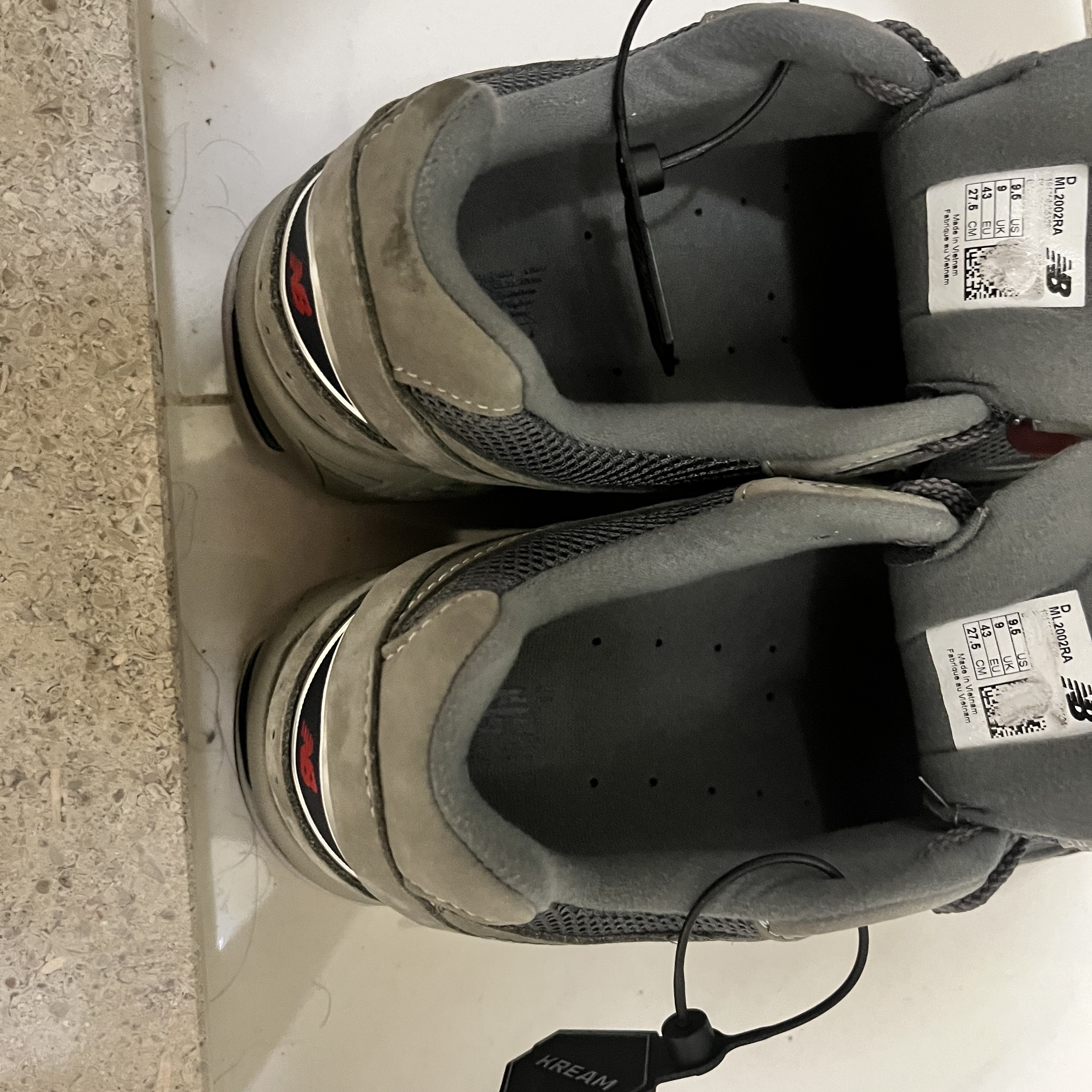 New Balance 2002R Gray 착용 스타일 - 1