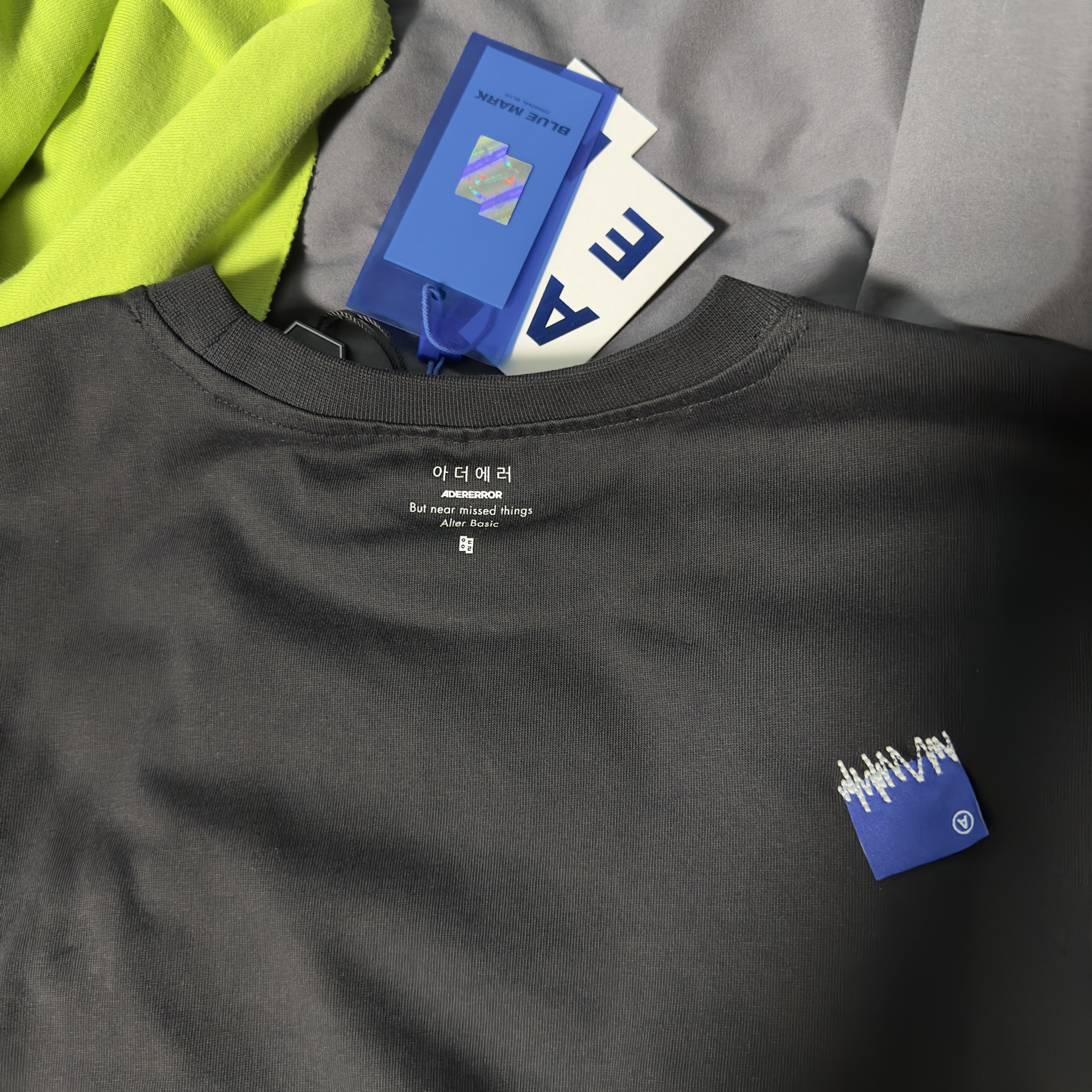 Ader Error Sig; TRS Tag T-Shirt 05 Noir 착용 스타일 - 2