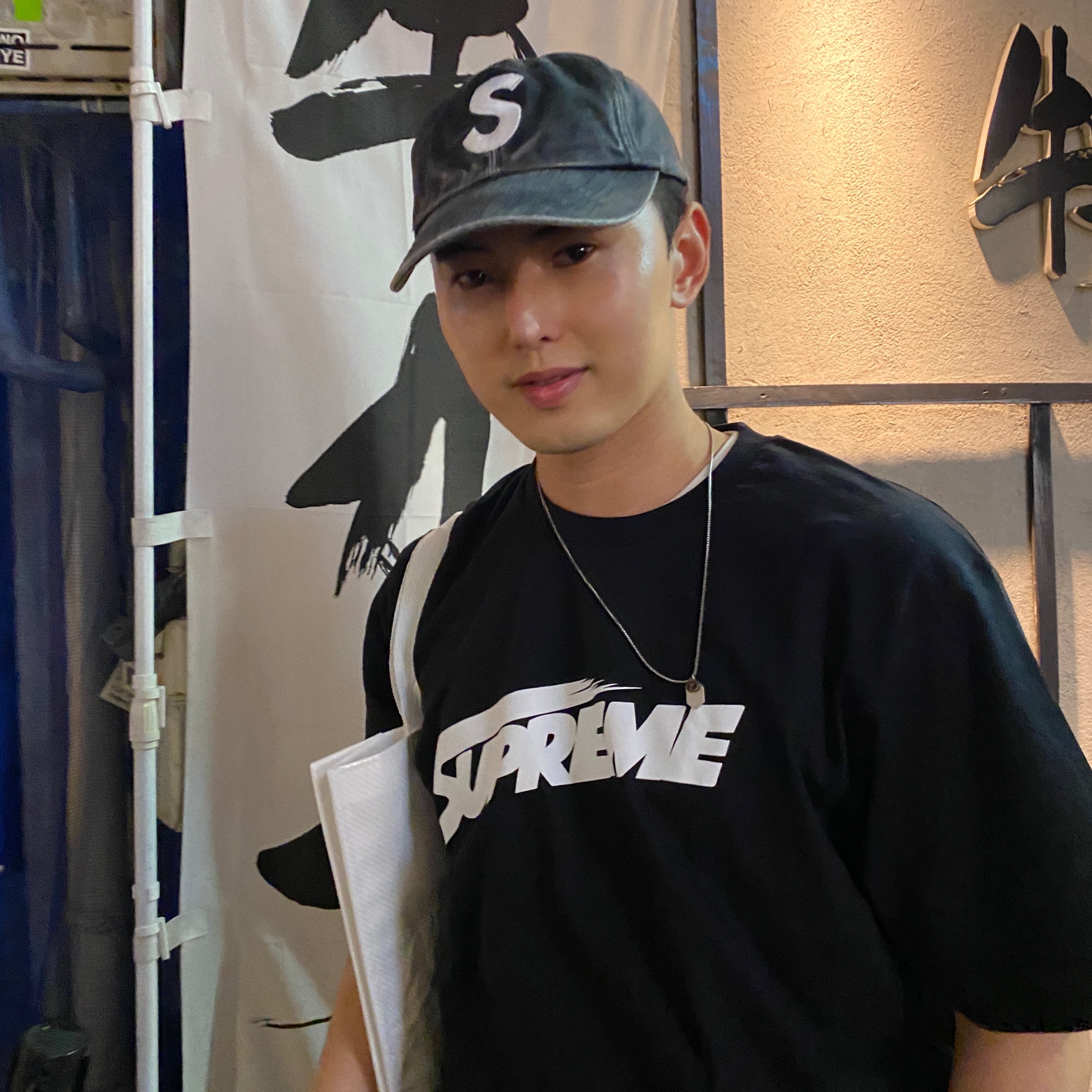 Supreme Pigment Canvas S Logo 6-Panel Black - 23SS, Supreme Mont Blanc T-Shirt Black - 23FW 착용 스타일