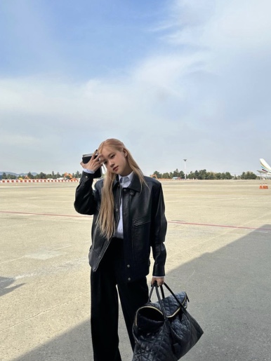Saint Laurent ES Giant Travel Bag In Quilted Leather Black 착용 스타일 - 1