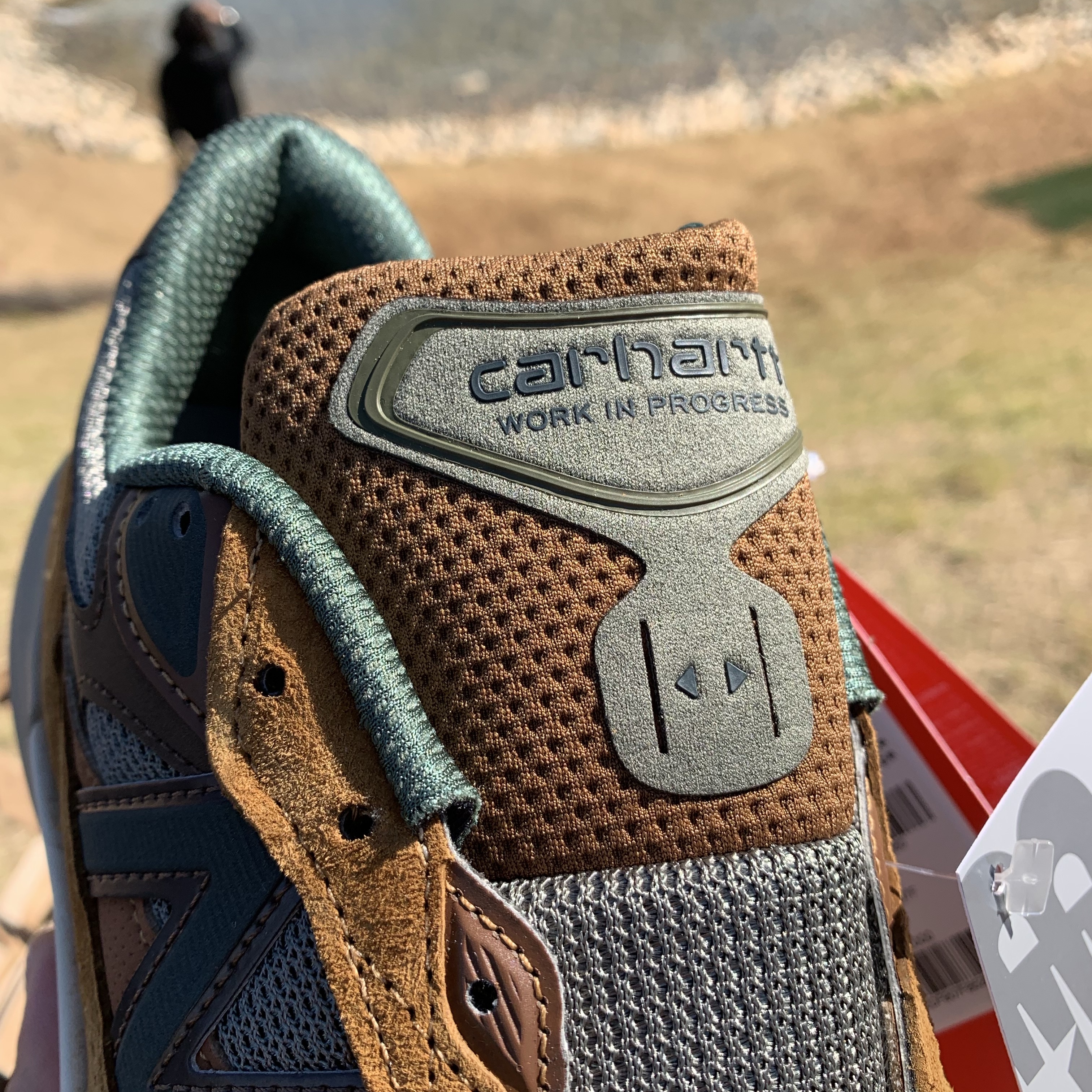 New Balance x Carhartt WIP 990v6 Made in USA Hamilton Brown Military Green 착용 스타일 - 3