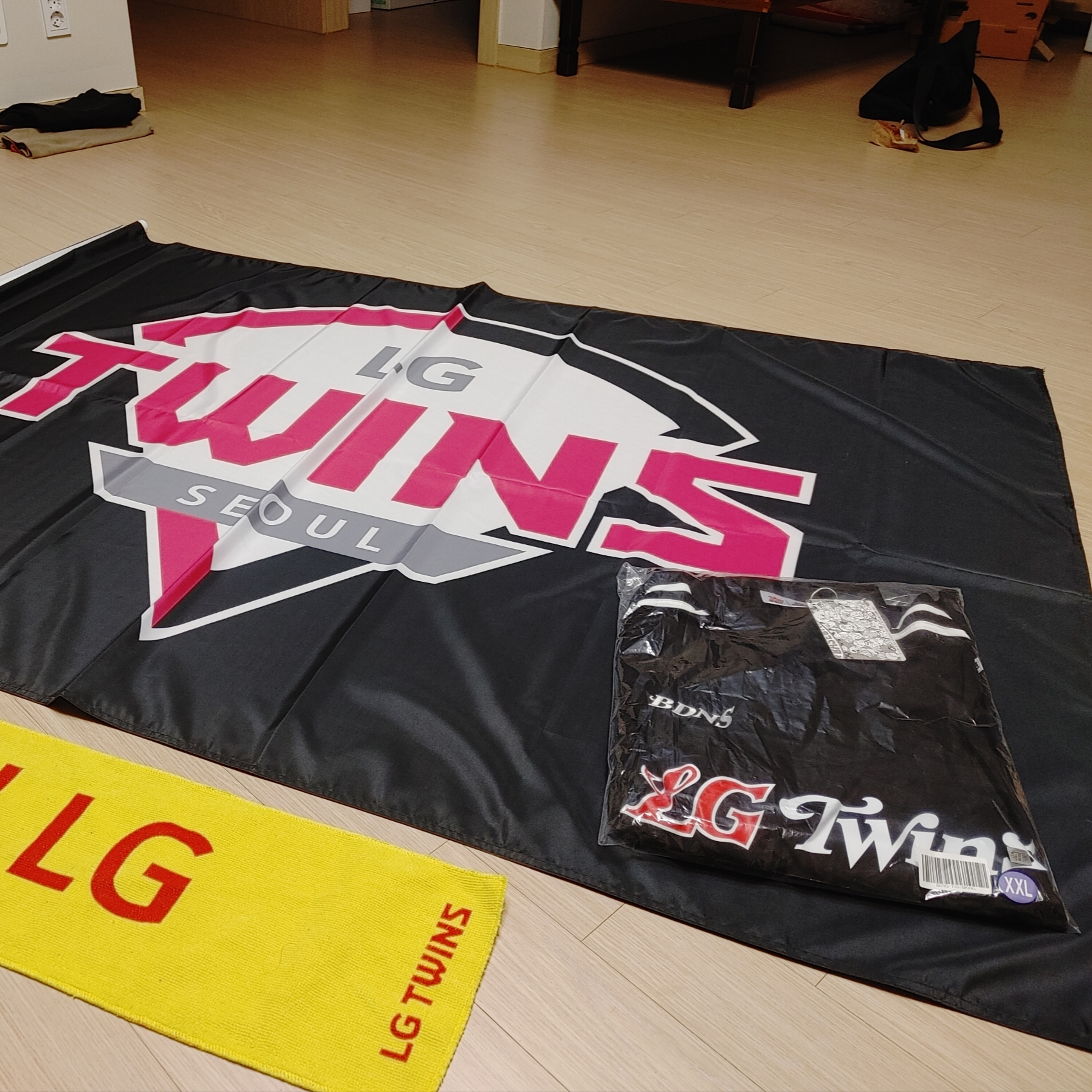 BDNS x LG TWINS Long Sleeve Jersey Black (Non Marking Ver.) 착용 스타일 - 1