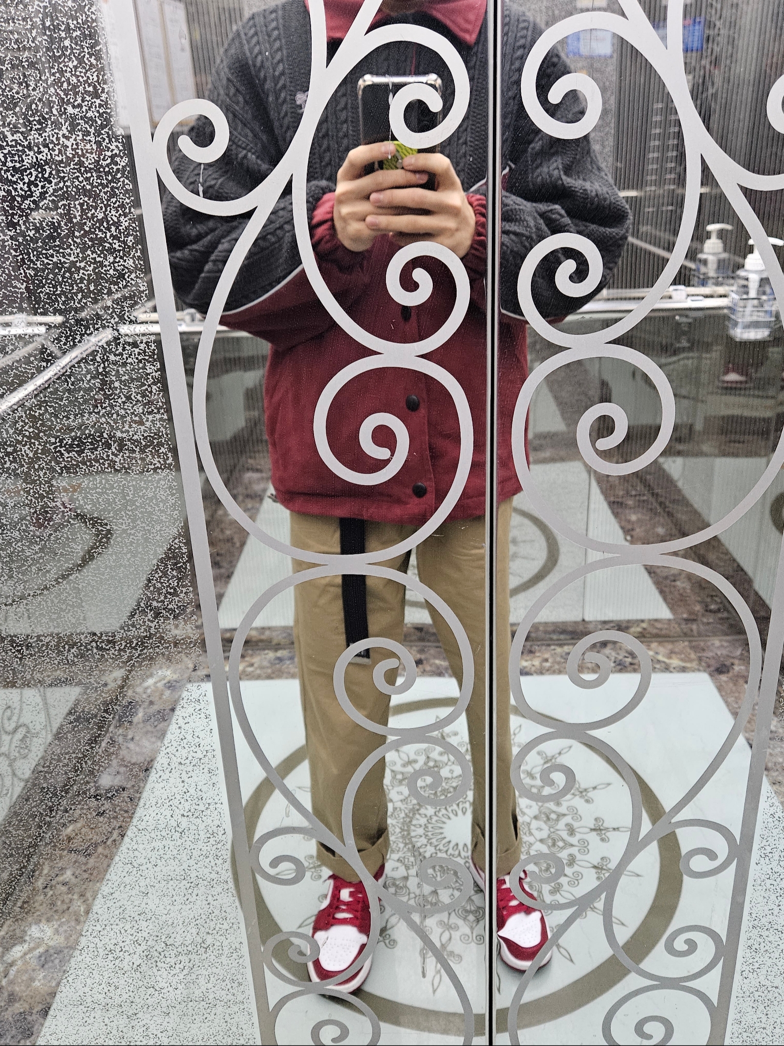 Jordan 1 Low Cardinal Red, IAB Studio x Obey Web Belt Black 착용 스타일 - 1