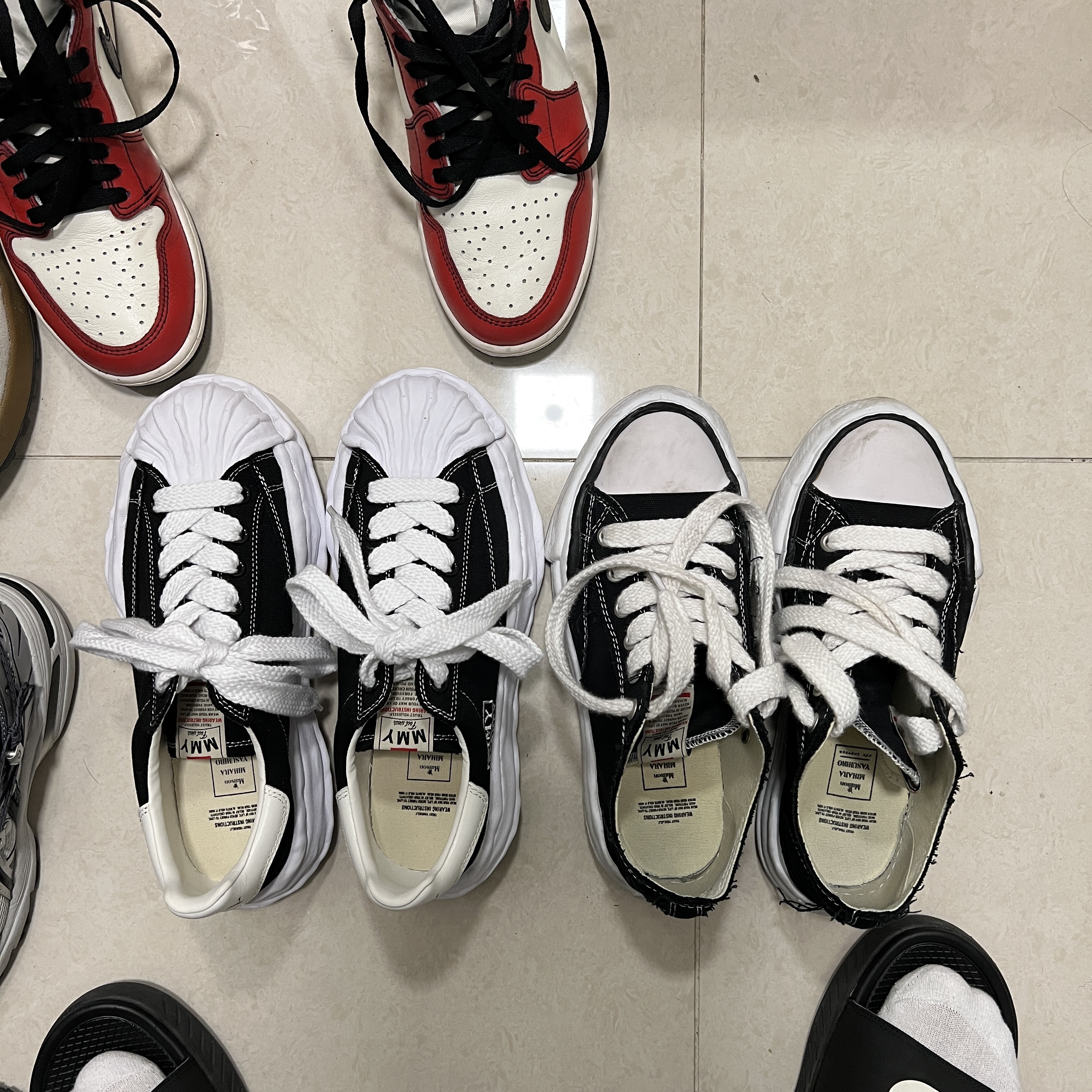 Maison Mihara Yasuhiro Blakey OG Sole Canvas Low-top Sneakers Black White, Maison Mihara Yasuhiro Peterson OG Sole Canvas Low Sneakers Black 착용 스타일