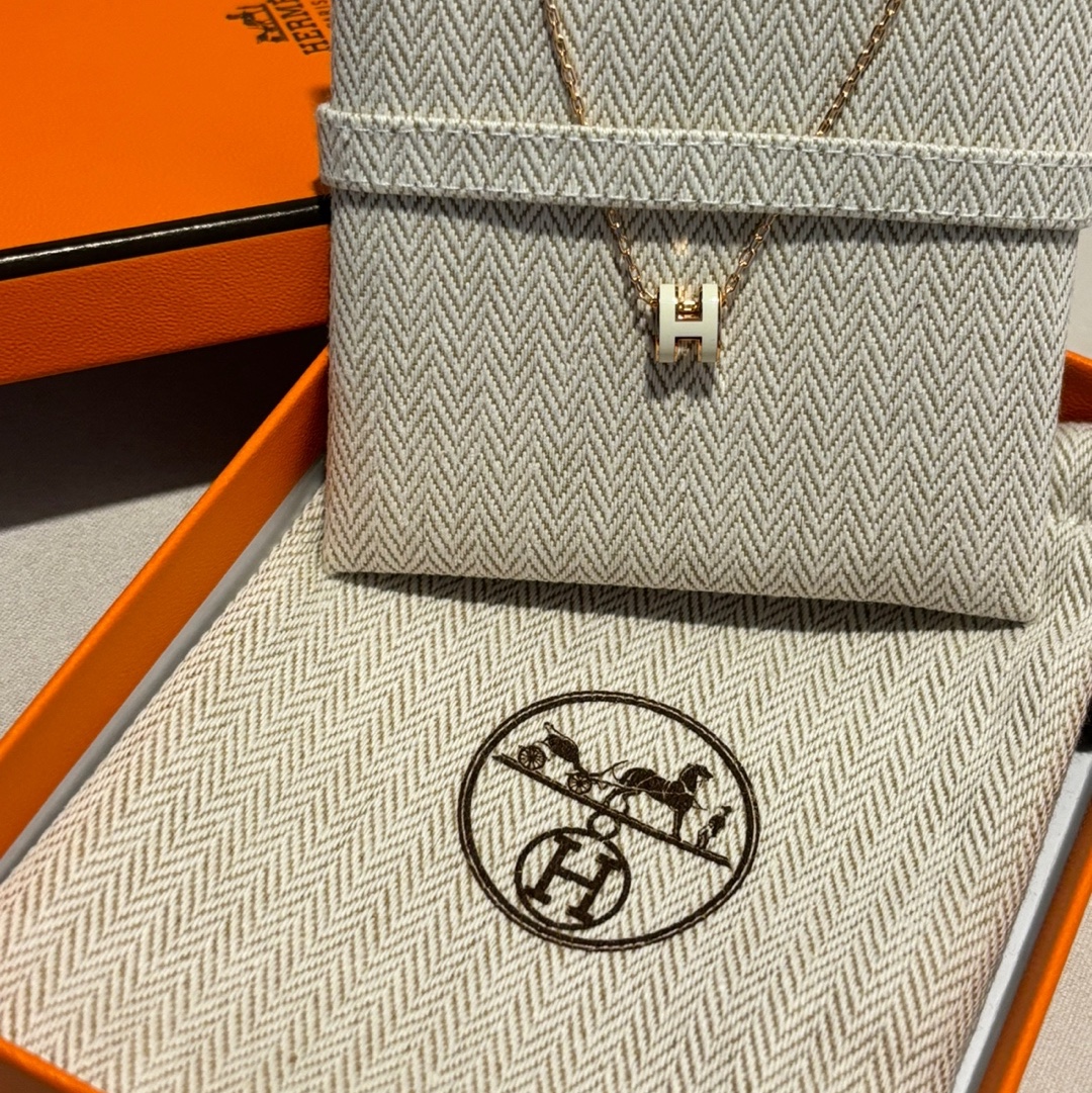 (W) Hermes Mini Pop H Pendant Rose Gold & Blanc 착용 스타일