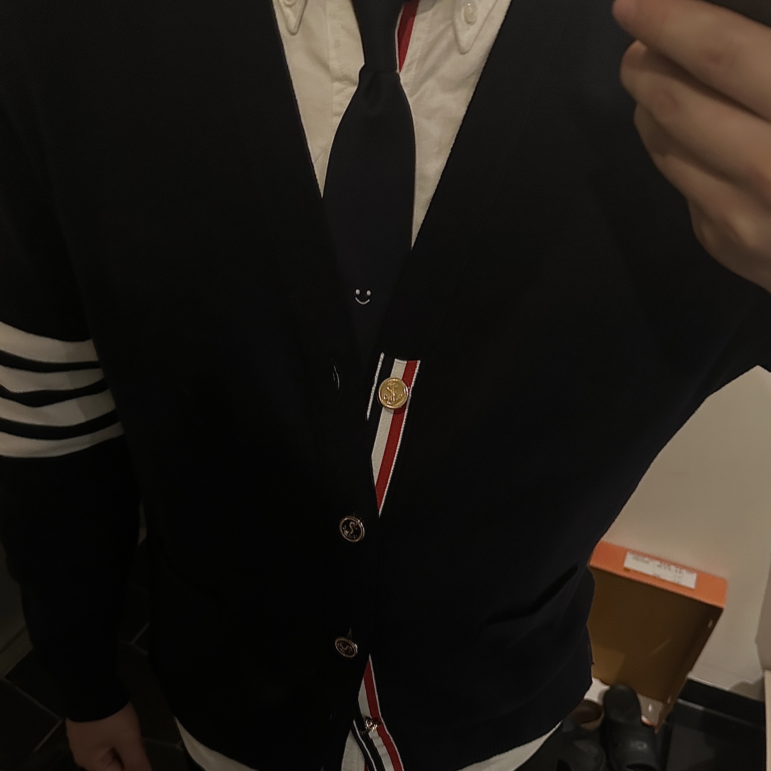 Thom Browne Milano Stitch 4-Bar Cardigan Navy, Thom Browne Cotton Oxford Grosgrain Placket Shirt White 착용 스타일 - 3