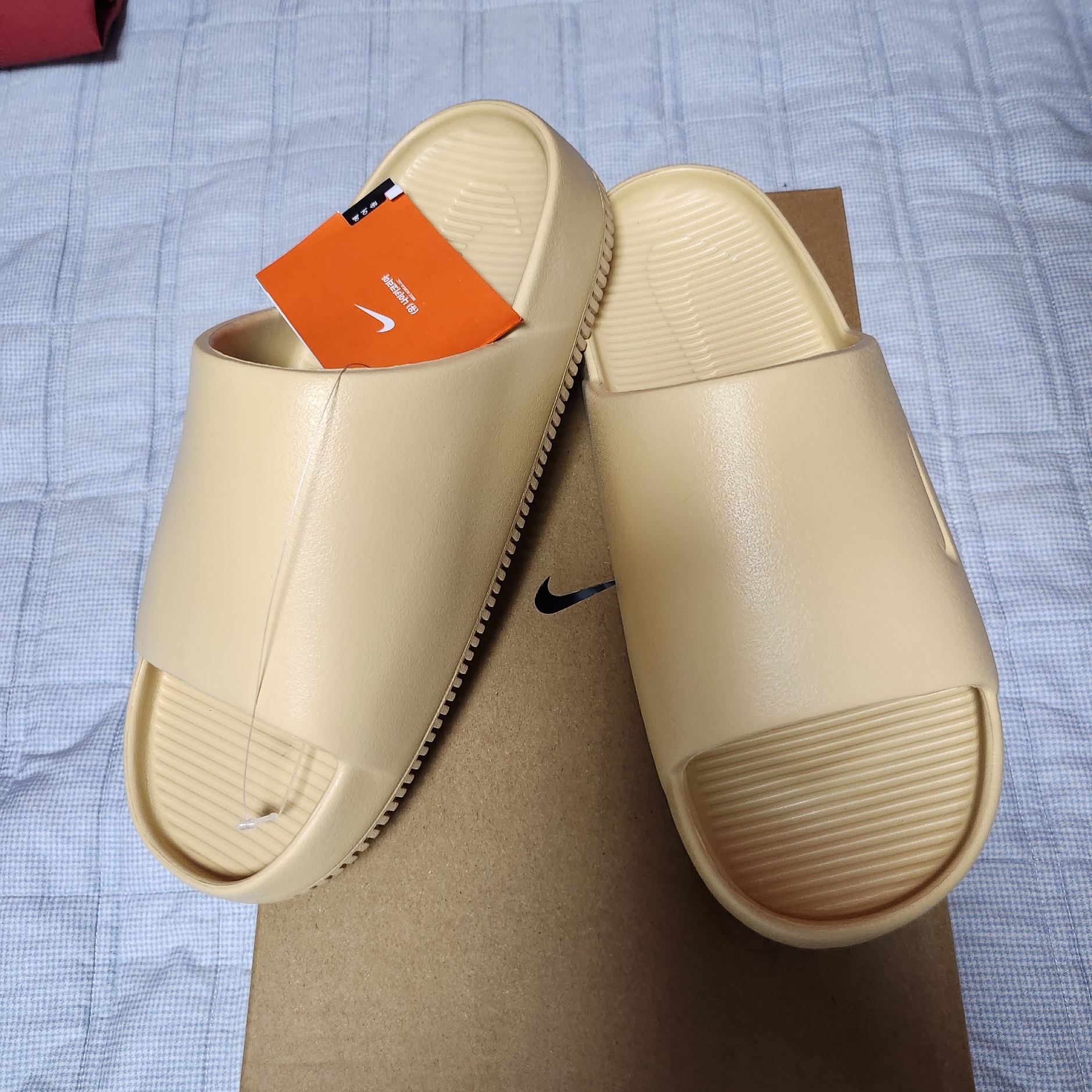 Nike Calm Slide Sesame 착용 스타일 - 2