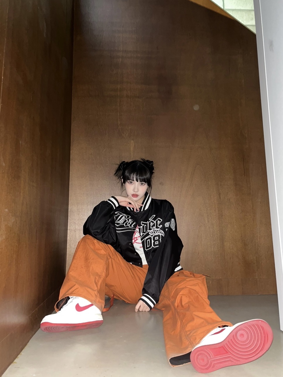 (W) Nike Air Force 1 High Sculpt Gym Red 착용 스타일 - 2