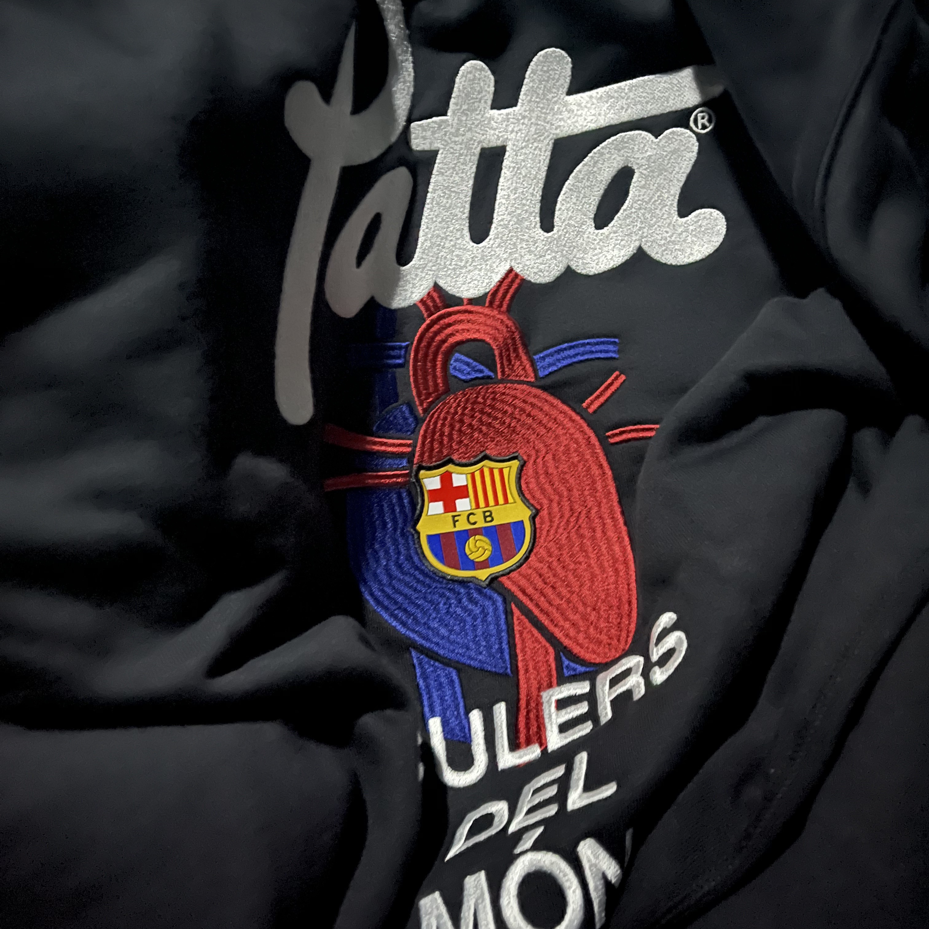 Nike x Patta x FC Barcelona Solo Swoosh Hoodie Culers del Món (FD4147-010) 착용 스타일