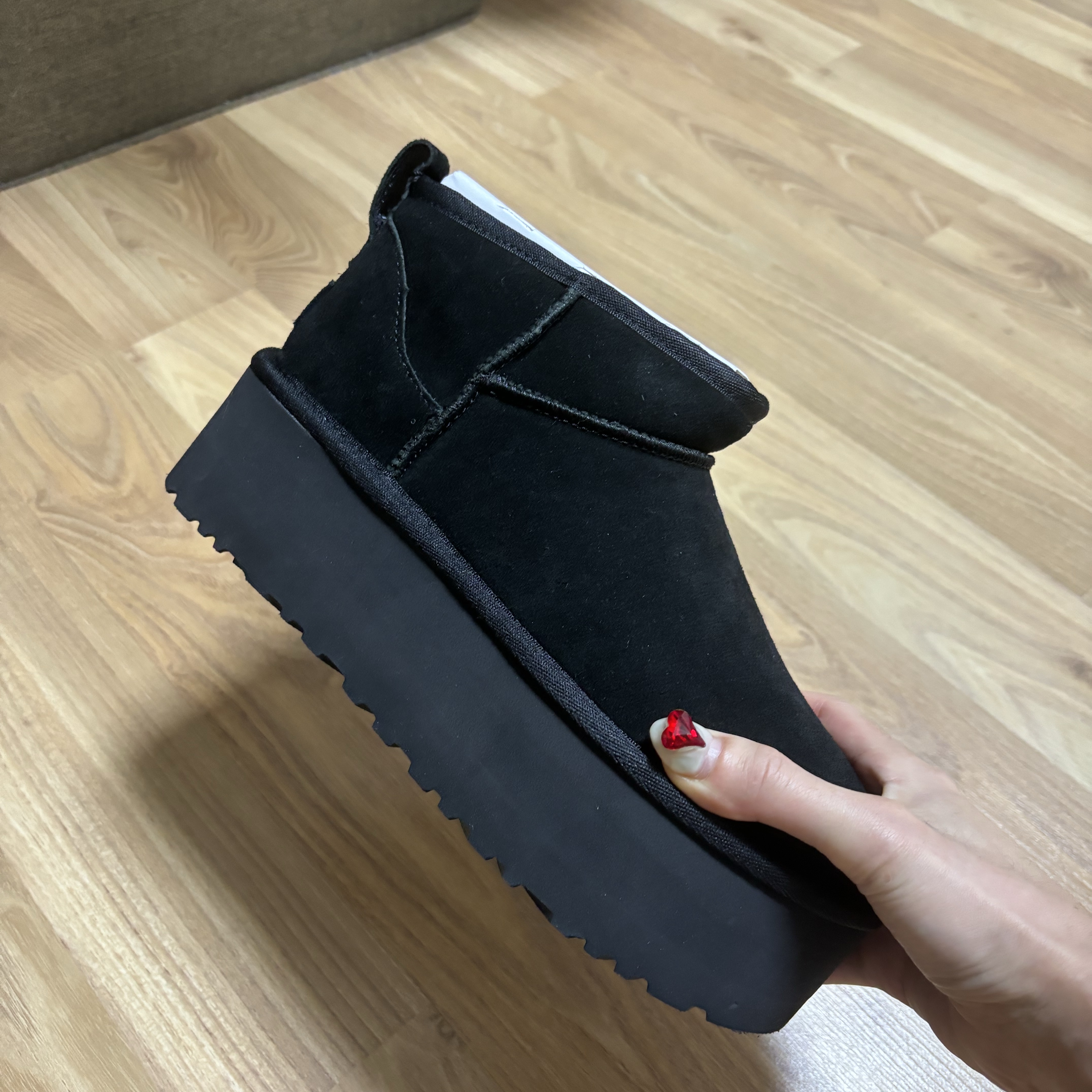 (W) UGG Classic Ultra Mini Platform Boots Black 착용 스타일