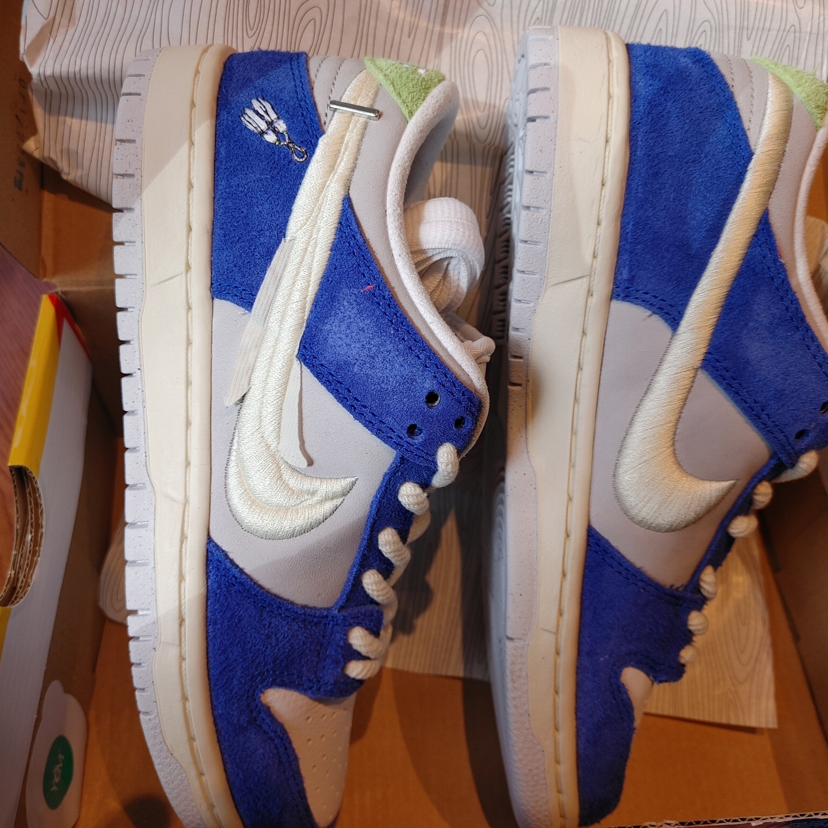 Nike x Fly Streetwear SB Dunk Low Pro Gardenia 착용 스타일 - 3