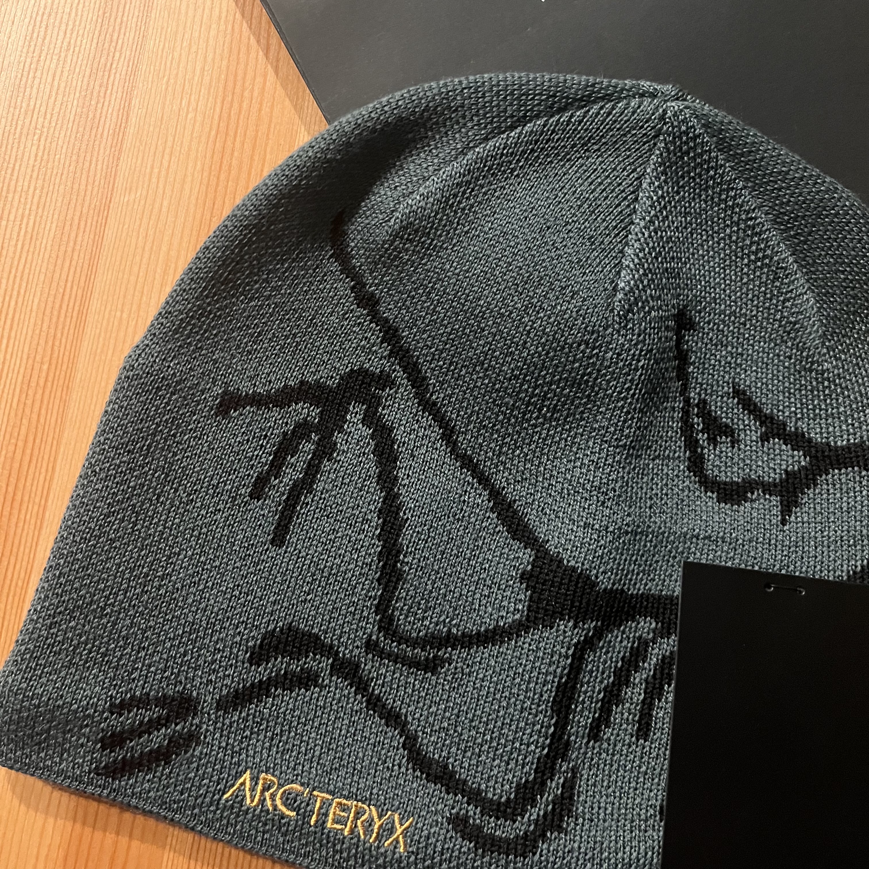 Arc'teryx Bird Head Toque Dark Magic 착용 스타일