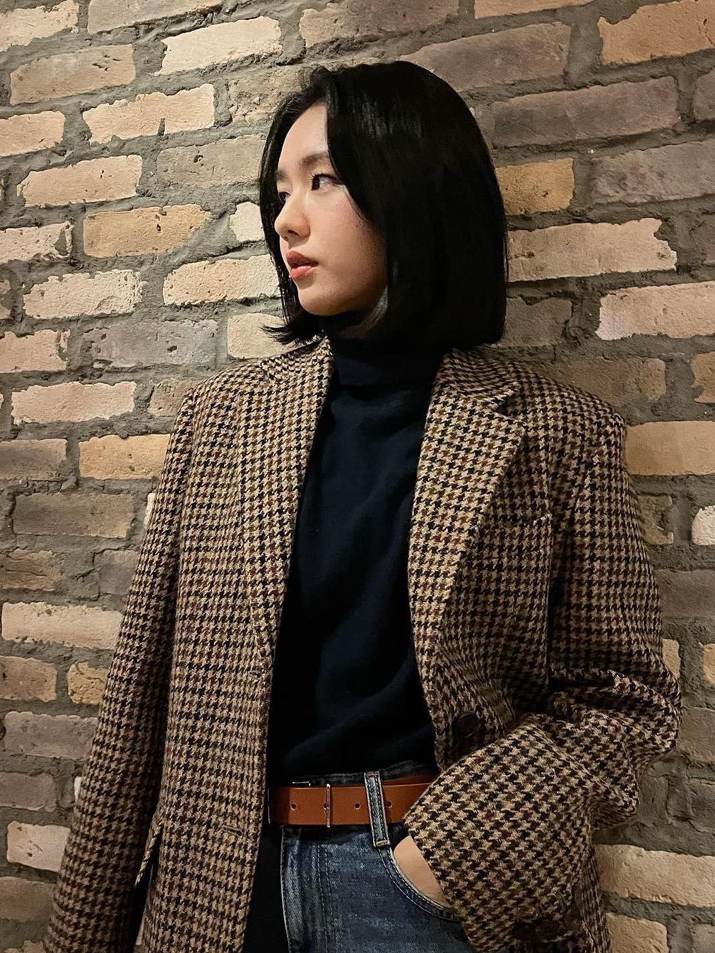 (W) Celine Jude Jacket in Checked Flannel Noir Vanilla Chataigne, [KREAM 단독] STU Curved Check Blazer Grey 착용 스타일 - 6