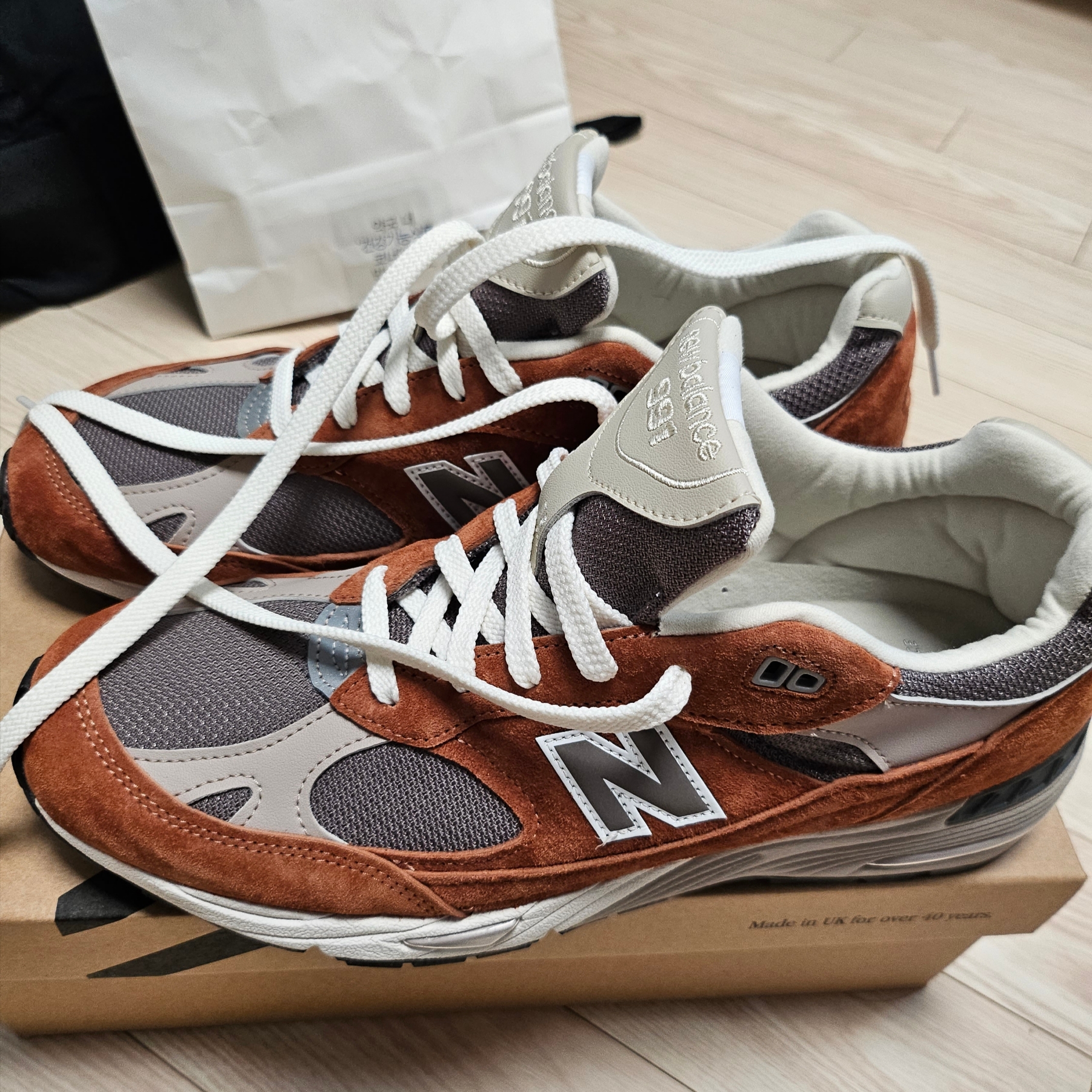 New Balance 991 Made in UK Sequoia Falcon 착용 스타일