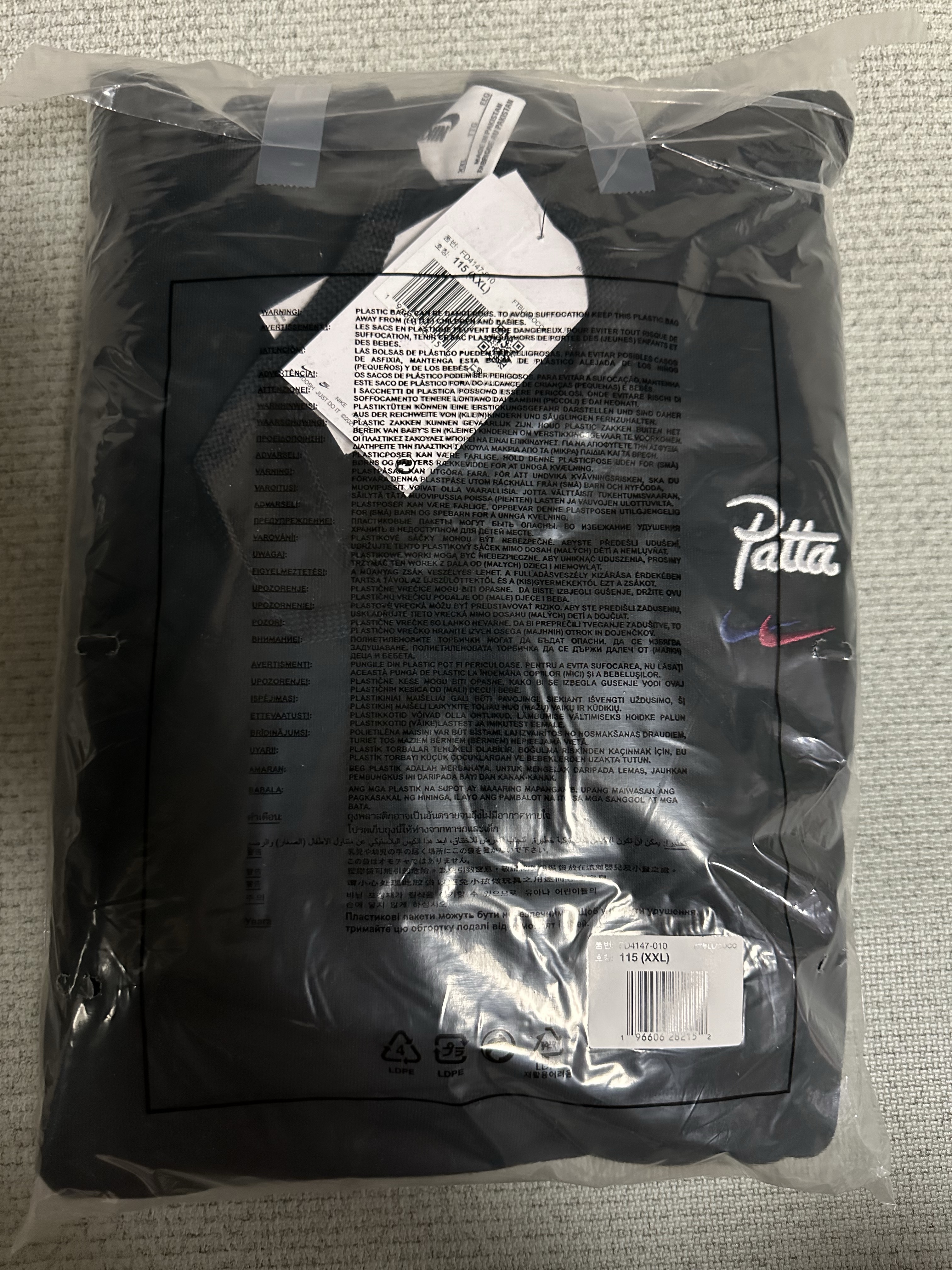 Nike x Patta x FC Barcelona Solo Swoosh Hoodie Culers del Món (FD4147-010) 착용 스타일