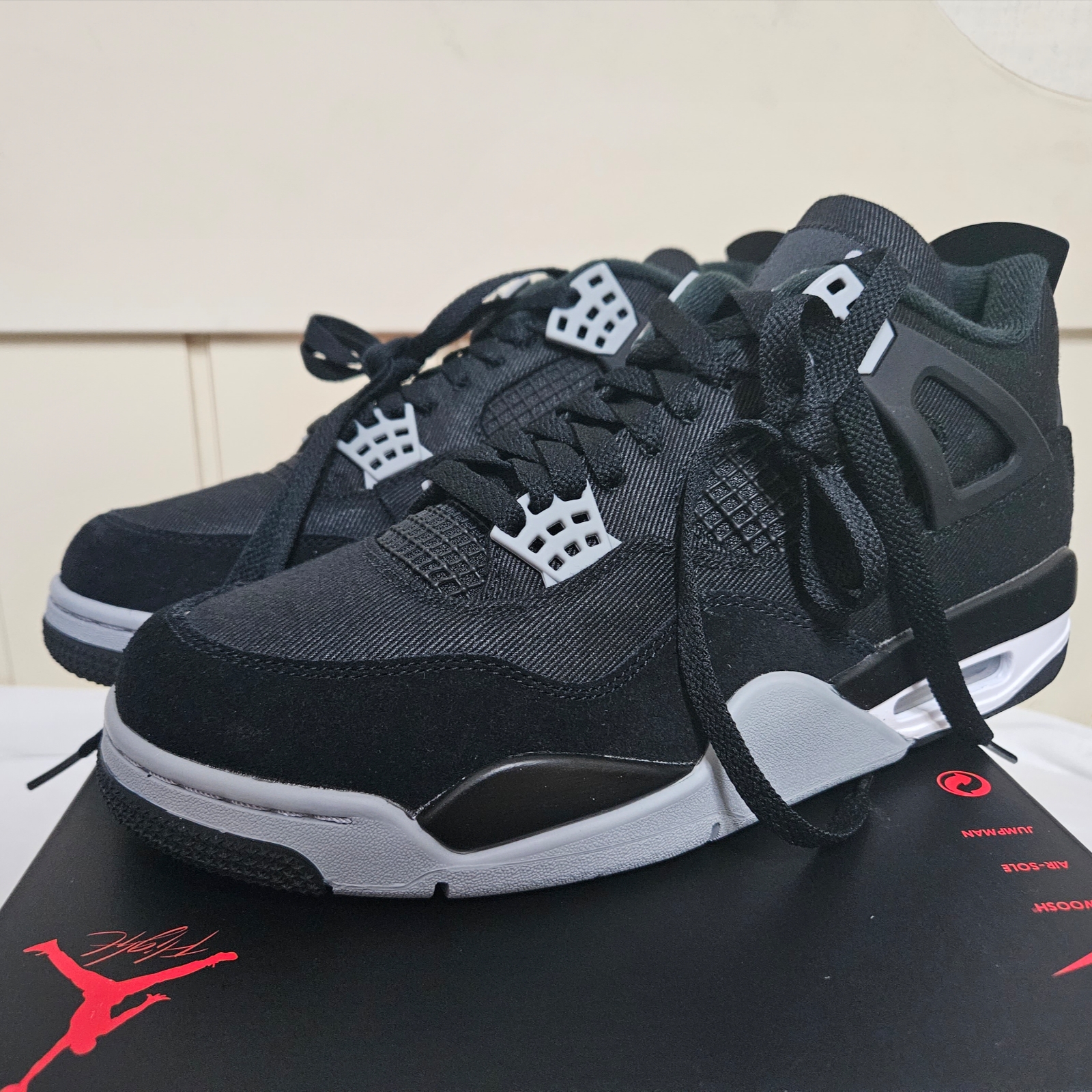 Jordan 4 Retro SE Black and Light Steel 착용 스타일