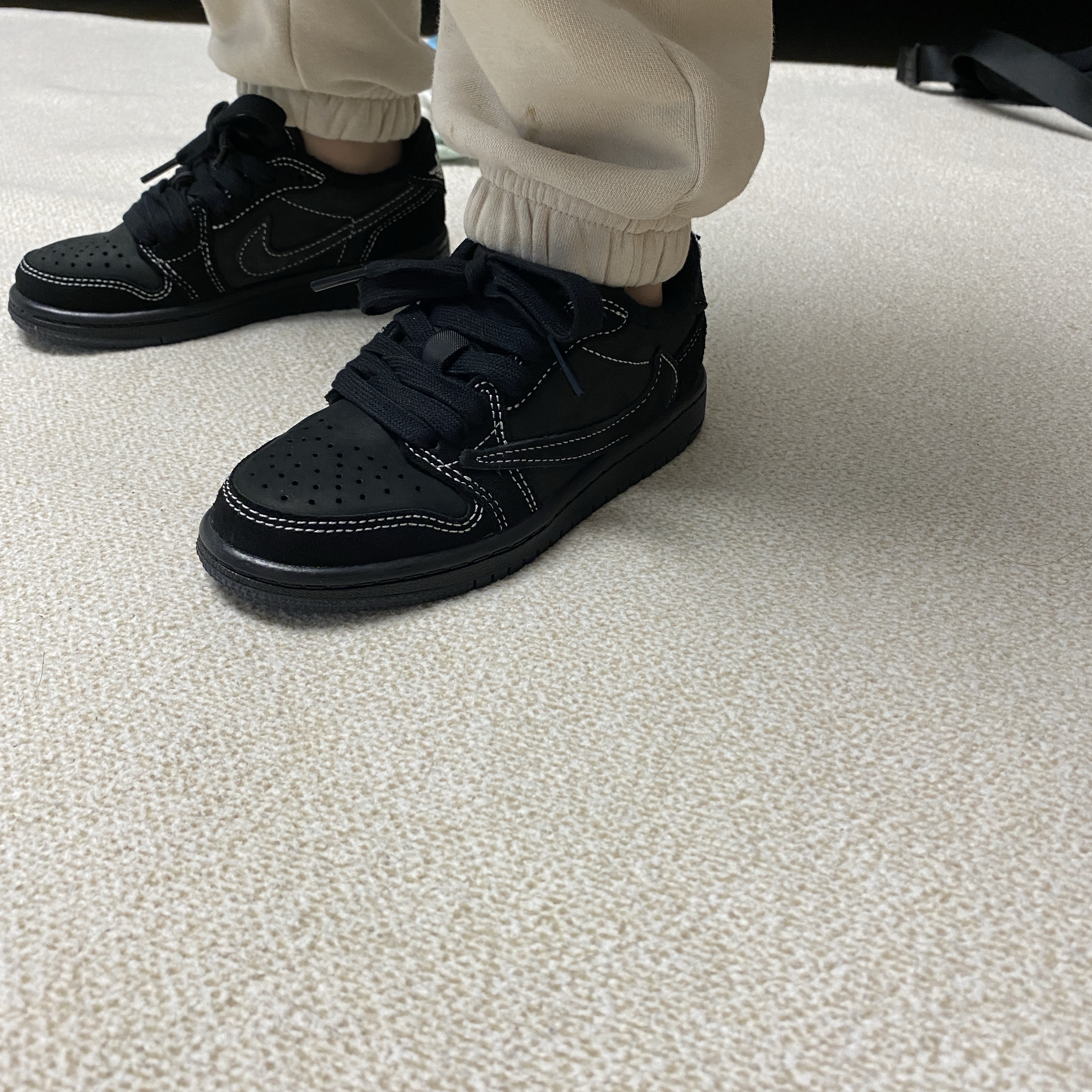 (PS) Jordan 1 x Travis Scott Retro Low OG SP Black Phantom 착용 스타일