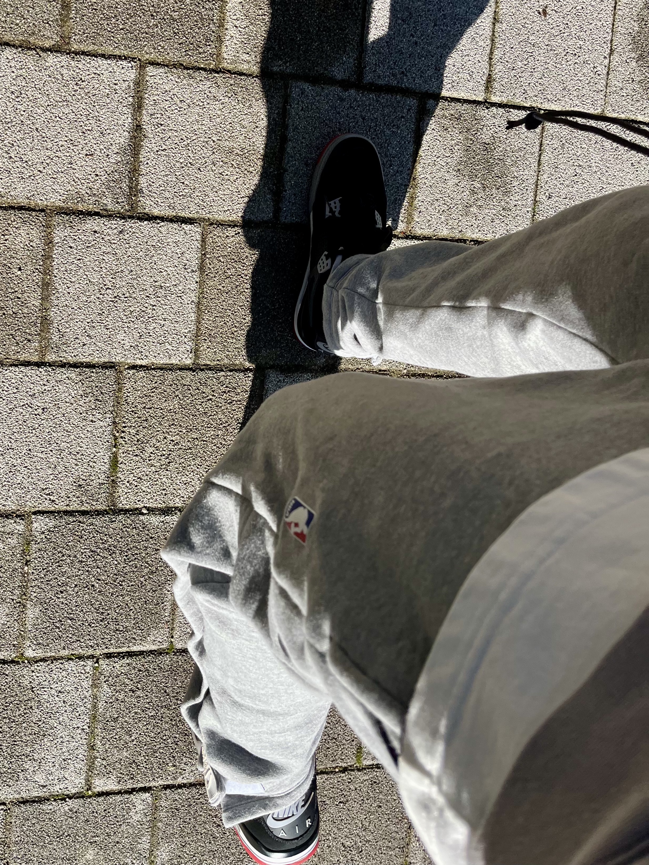 Jordan 4 Retro Bred 2019, Nike x Fear of God NRG Tear Away Pants Dark Grey Heather 착용 스타일